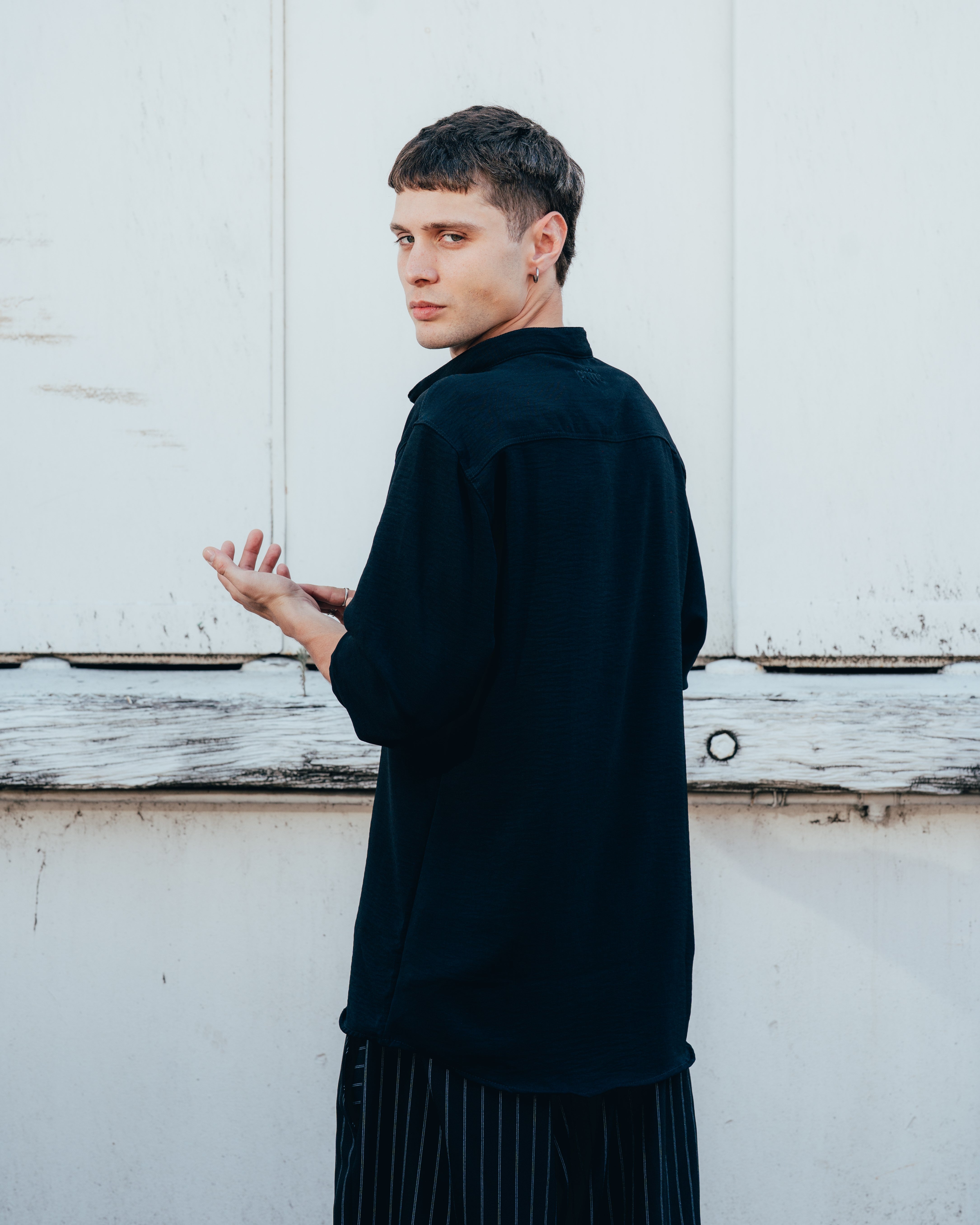 CAMISA CUELLO MAO [ PRIMARI ] BLACK