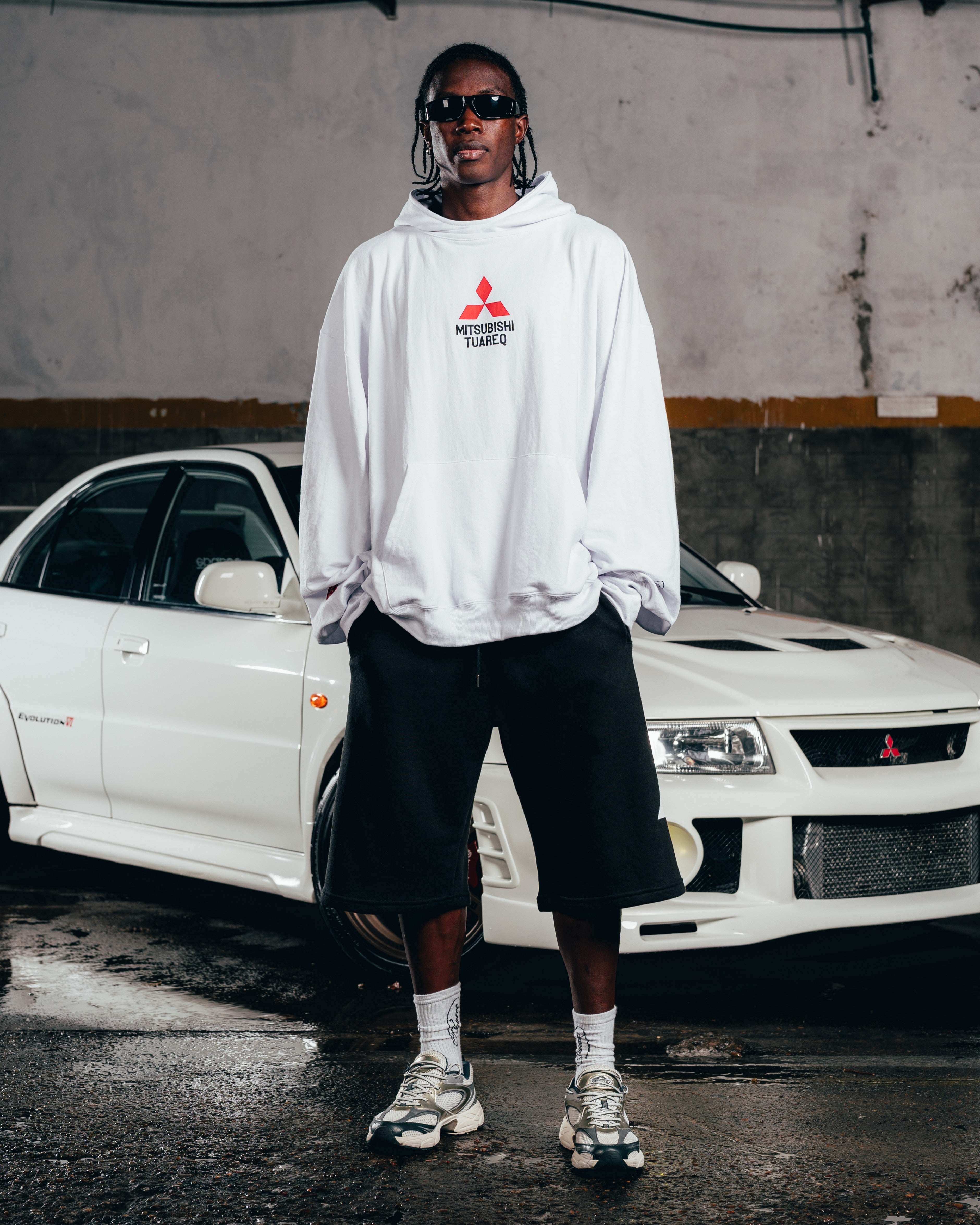 HOODIE MEGAOVERSIZED [ MITSUBISHI ] LOGO WHITE
