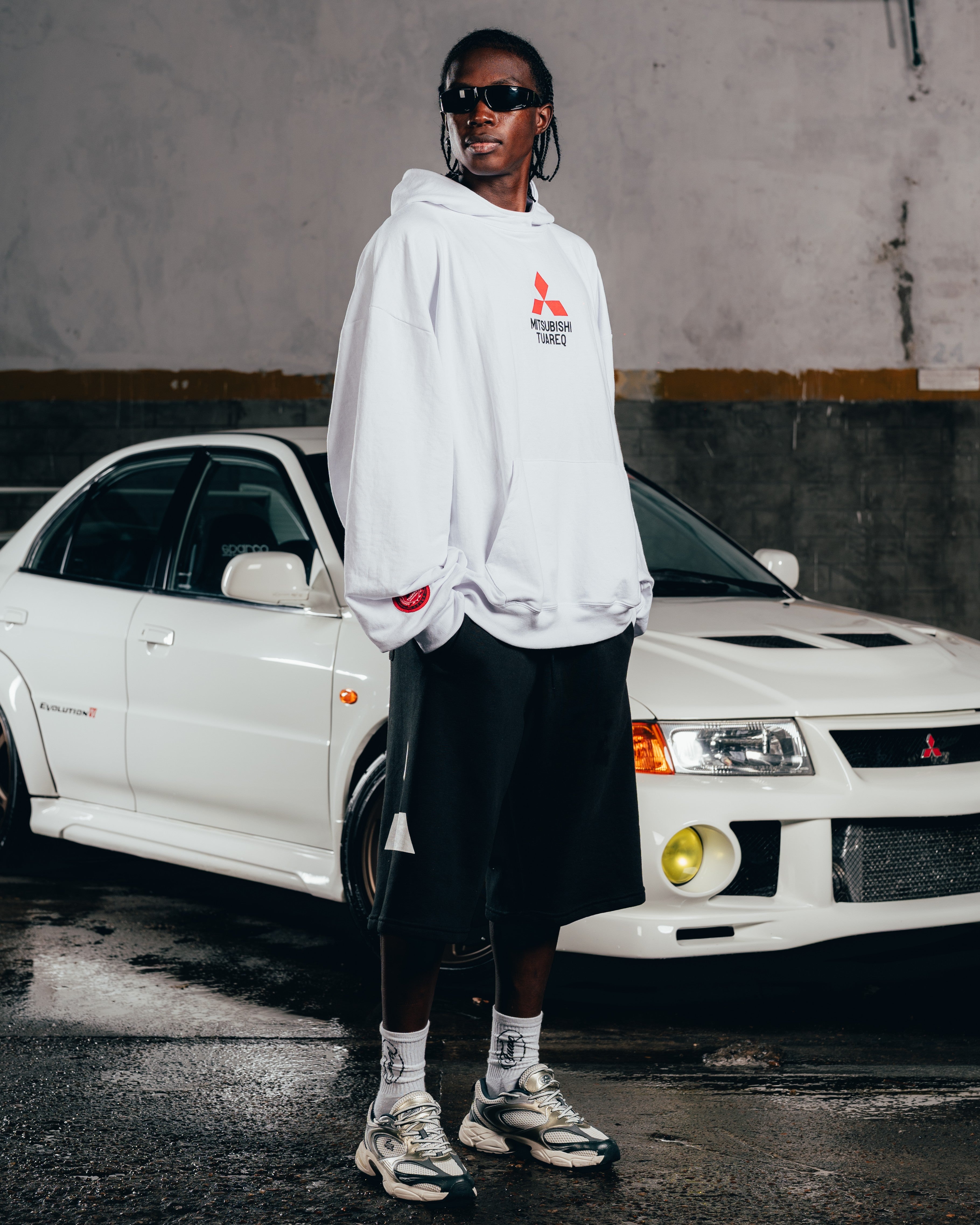 SHORT LARGO ¾ [ MITSUBISHI ] MEGALOGO