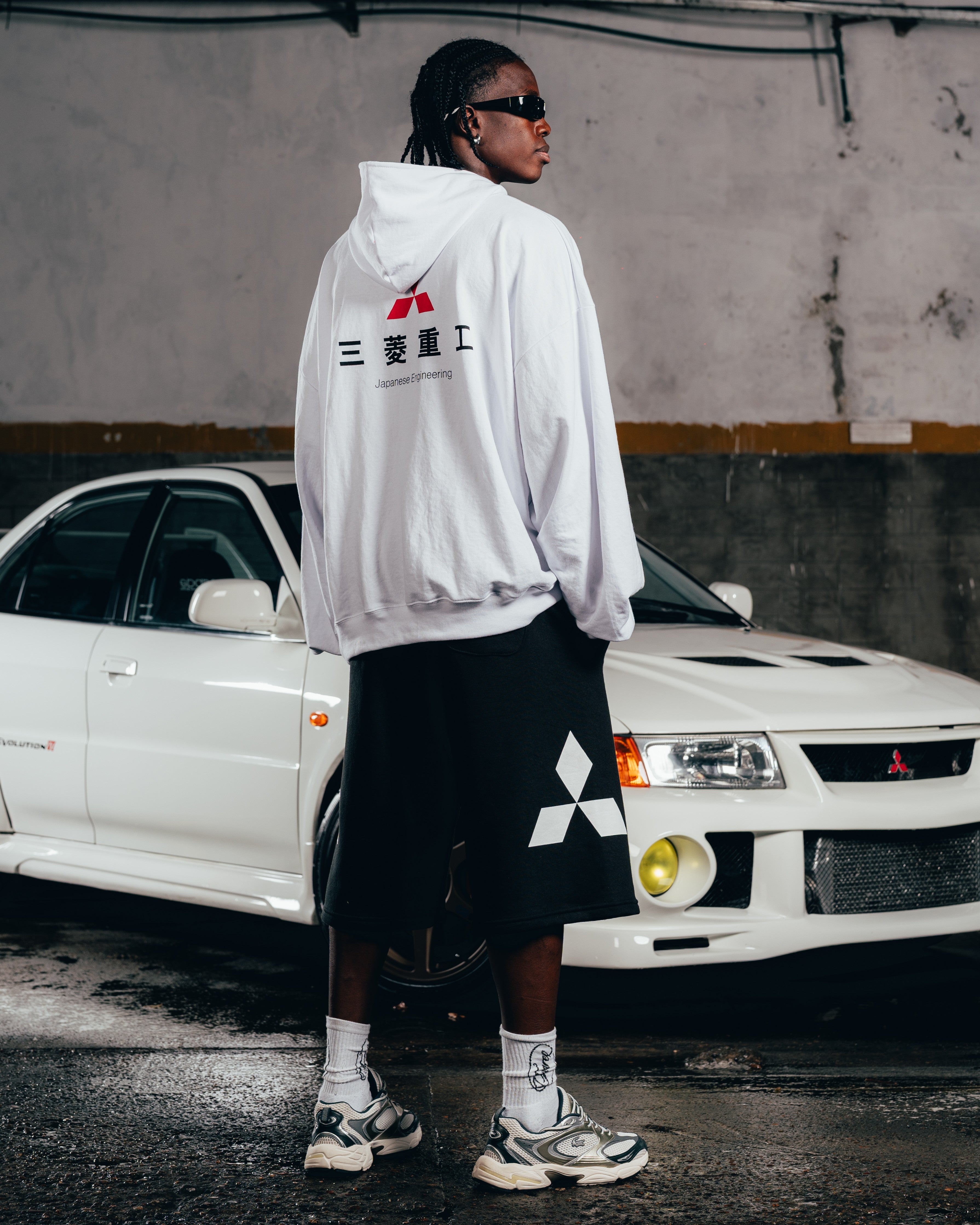 SHORT LARGO ¾ [ MITSUBISHI ] MEGALOGO