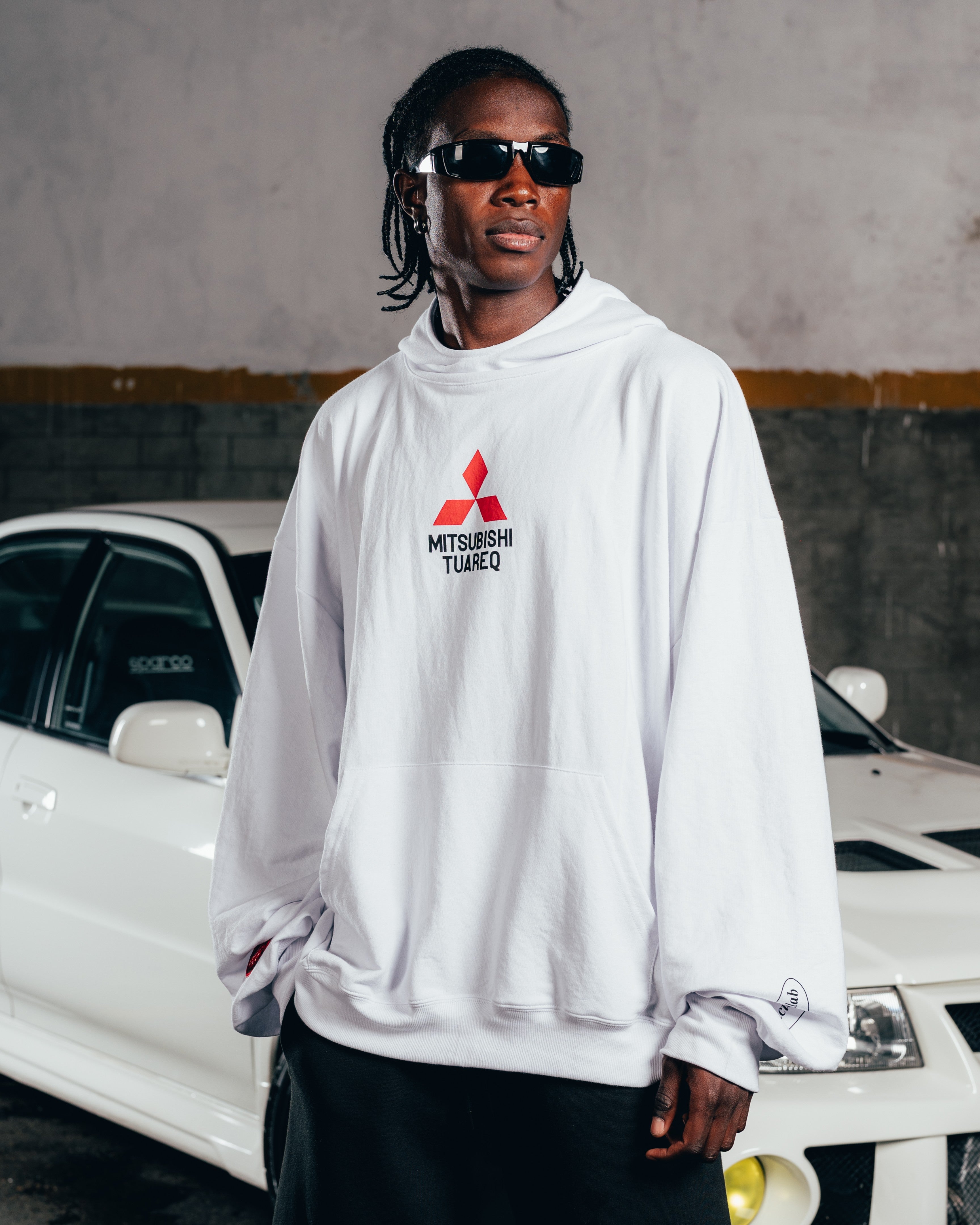 HOODIE MEGAOVERSIZED [ MITSUBISHI ] LOGO WHITE