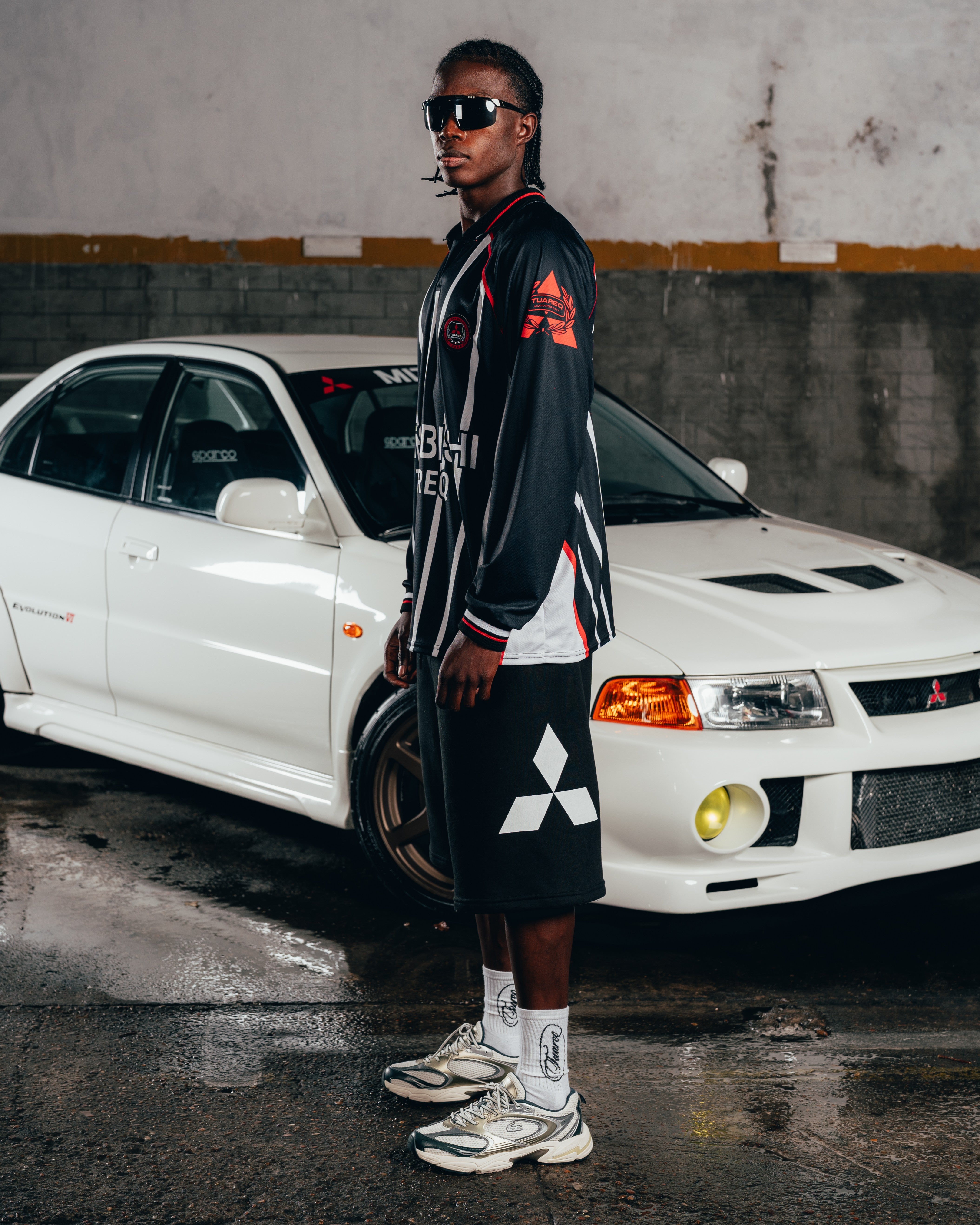 SHORT LARGO ¾ [ MITSUBISHI ] MEGALOGO