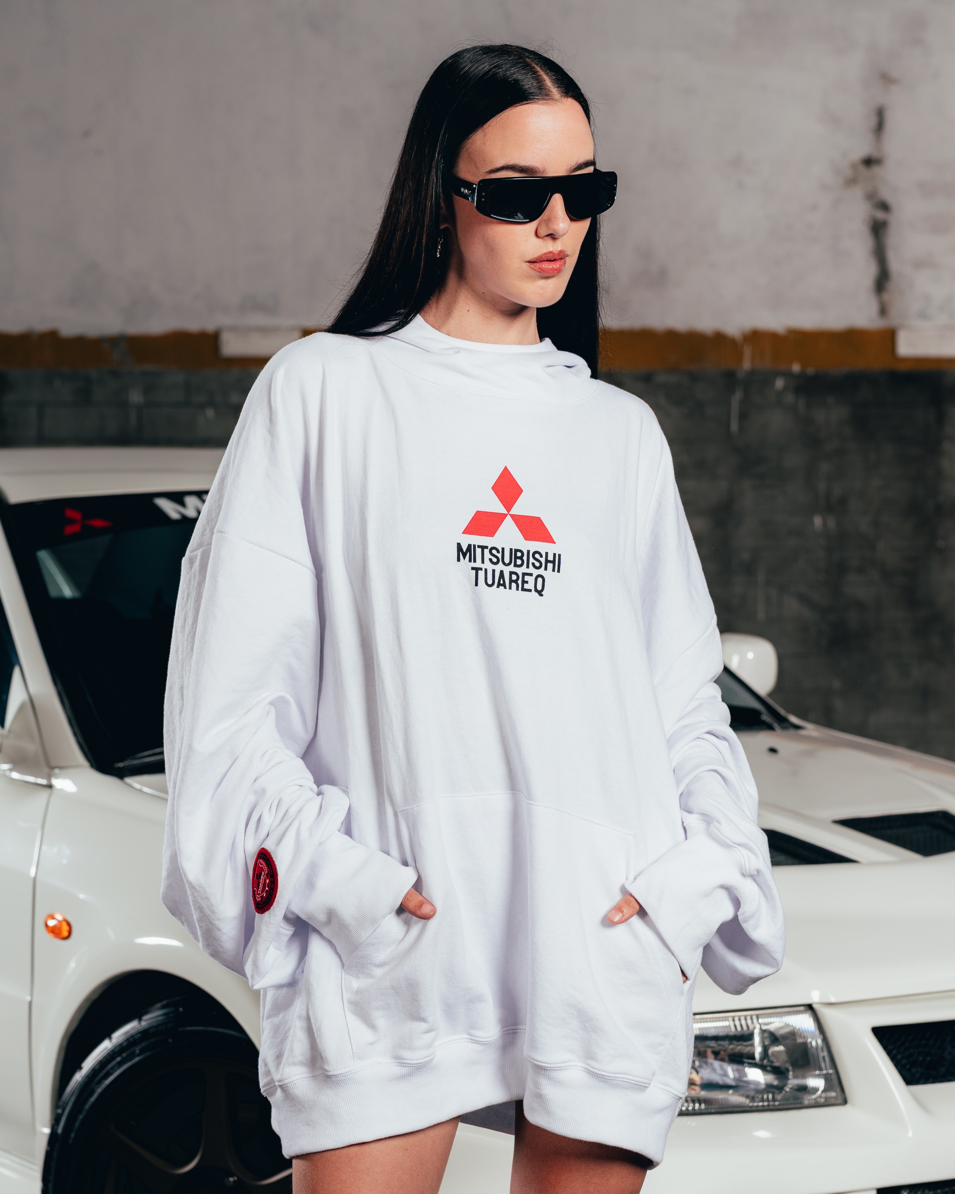 HOODIE MEGAOVERSIZED [ MITSUBISHI ] LOGO WHITE