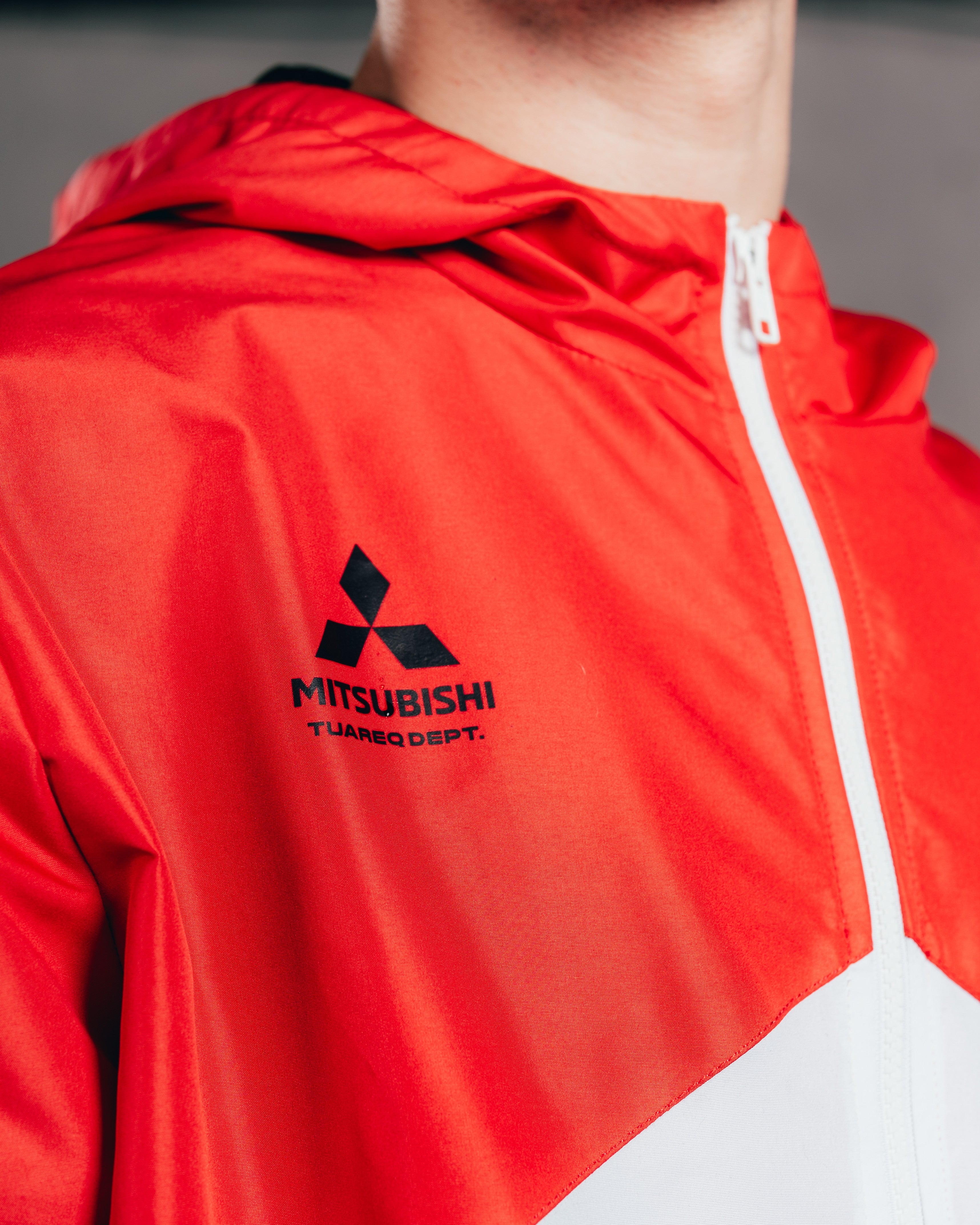 CAMPERA DEPORTIVA ROMPEVIENTO [ MITSUBISHI ] BICOLOR WHITE