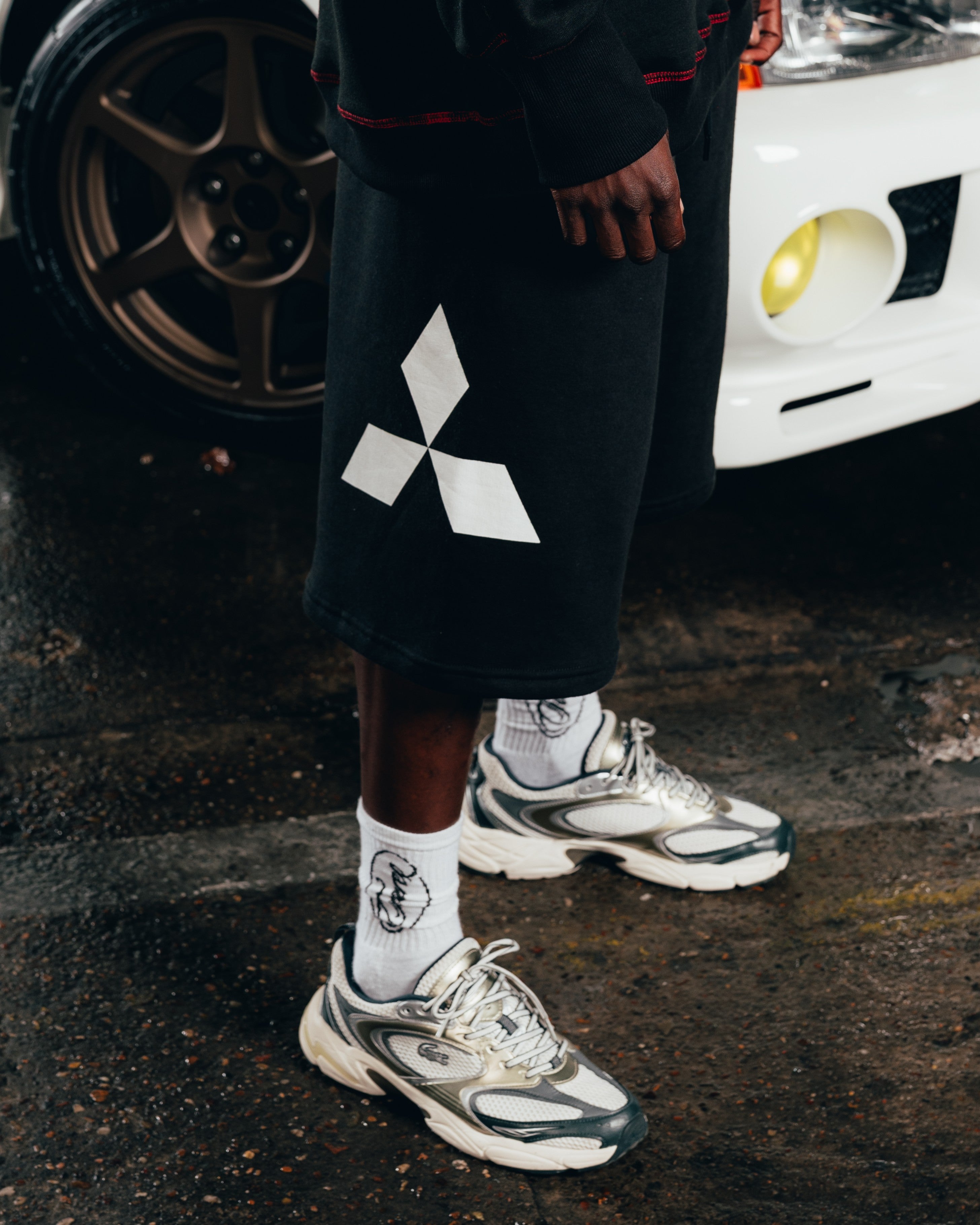 SHORT LARGO ¾ [ MITSUBISHI ] MEGALOGO