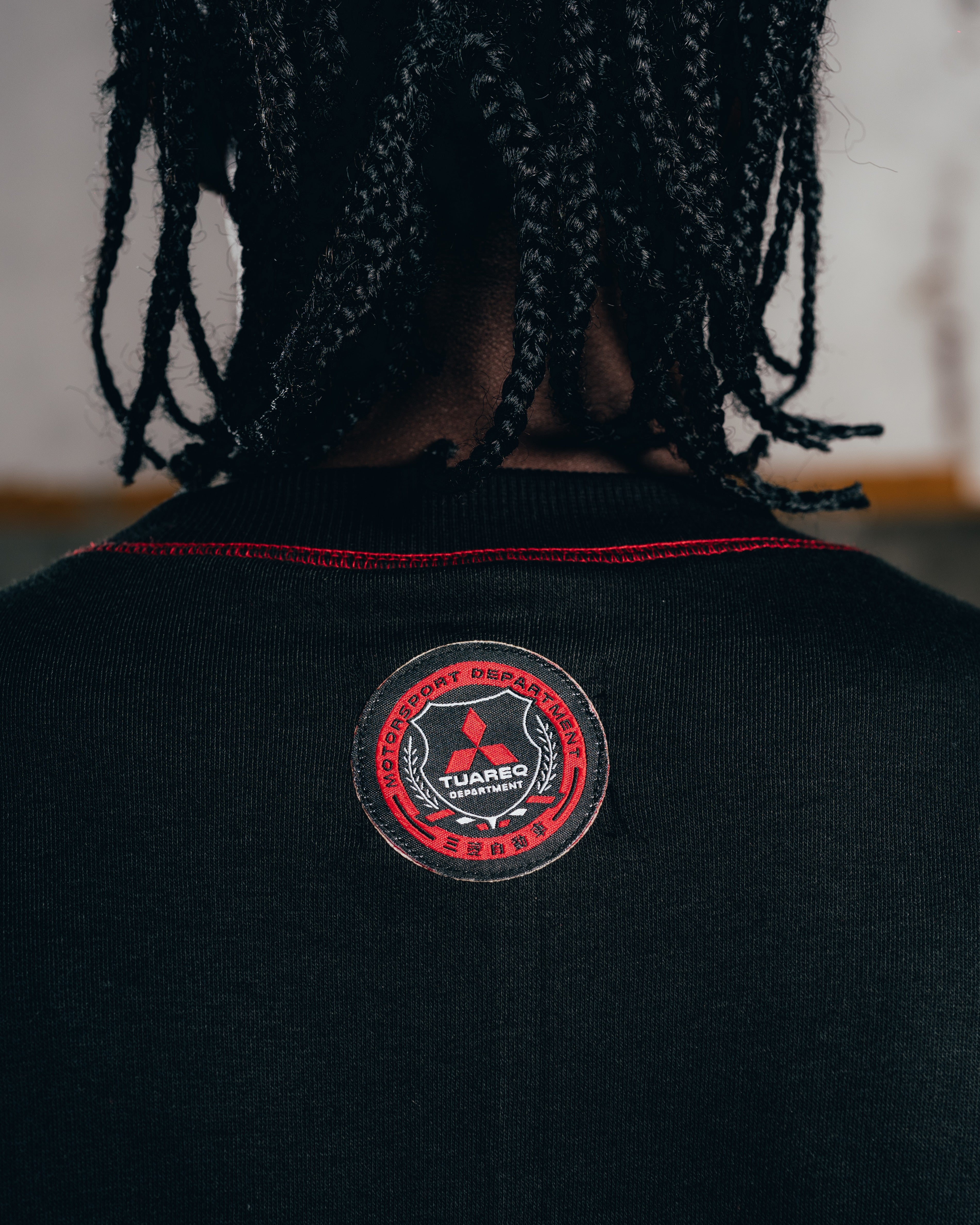 CREWNECK [ MITSUBISHI ] COSTURA BLACK