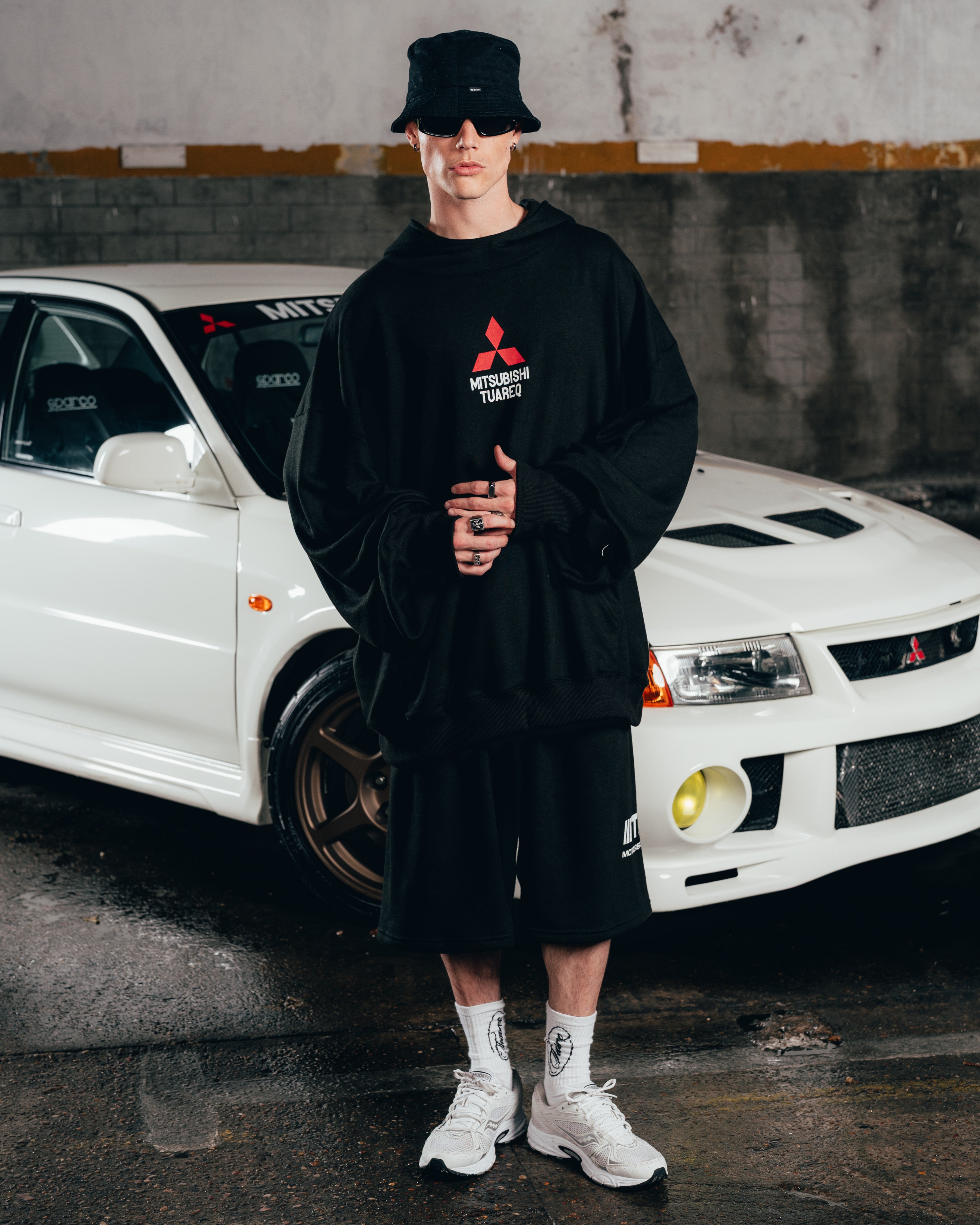 HOODIE MEGAOVERSIZED [ MITSUBISHI ] LOGO BLACK