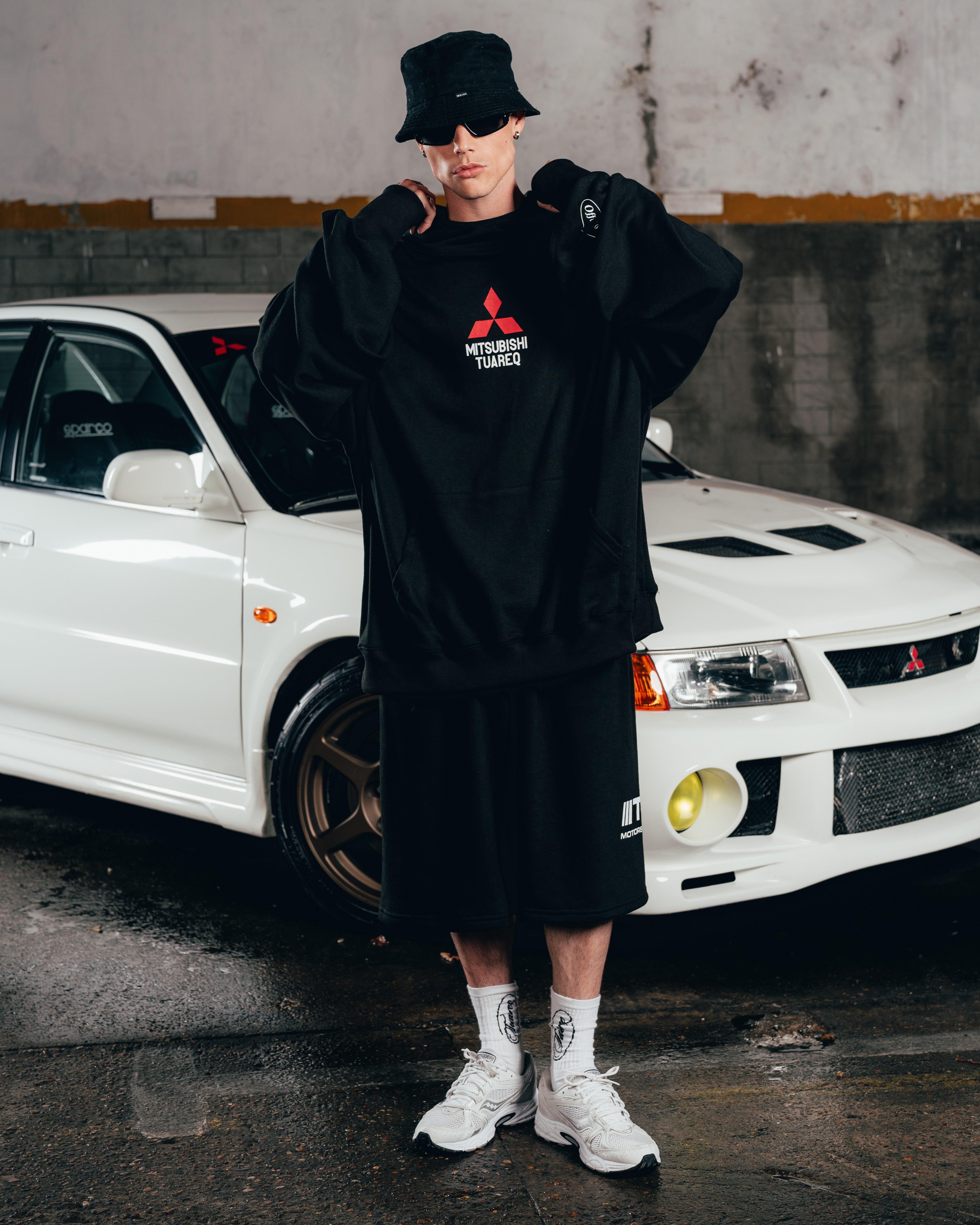 HOODIE MEGAOVERSIZED [ MITSUBISHI ] LOGO BLACK