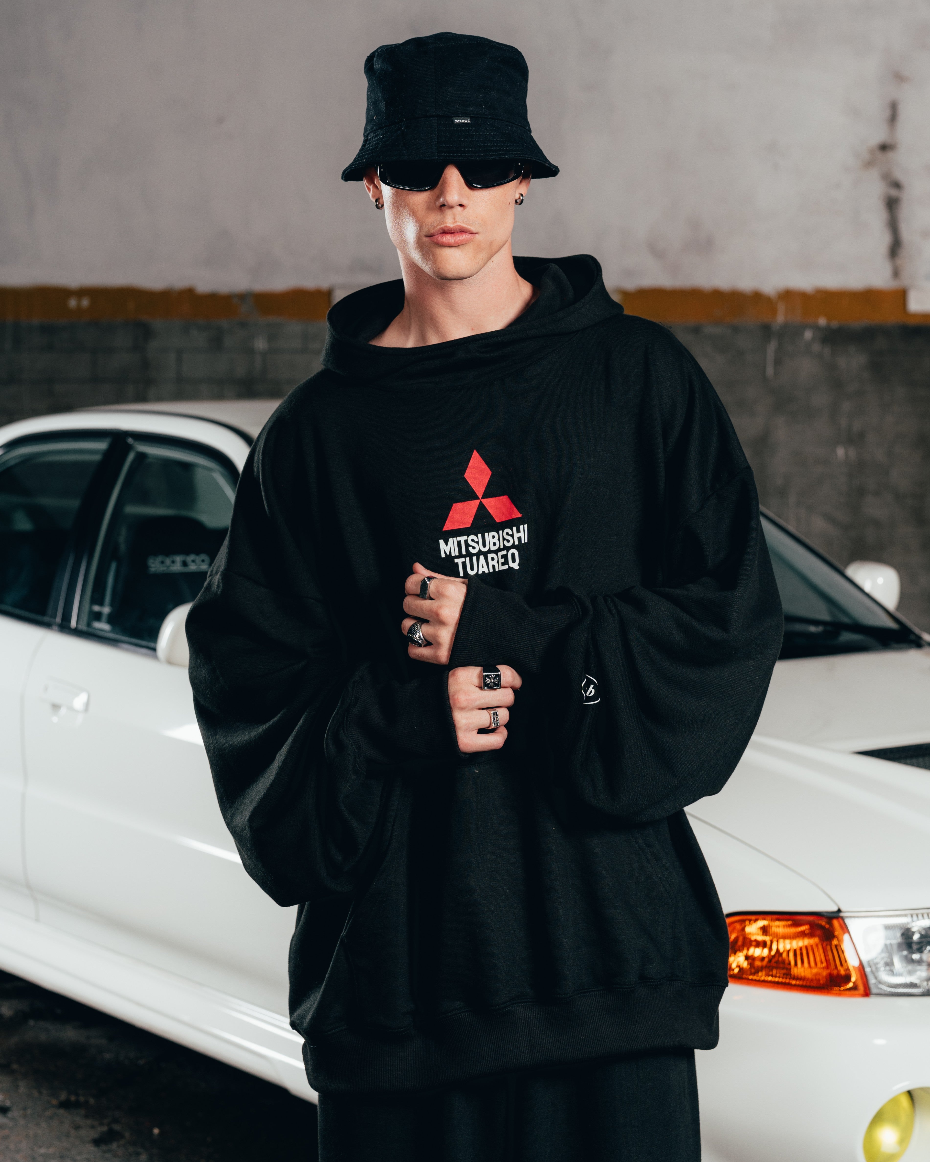 HOODIE MEGAOVERSIZED [ MITSUBISHI ] LOGO BLACK