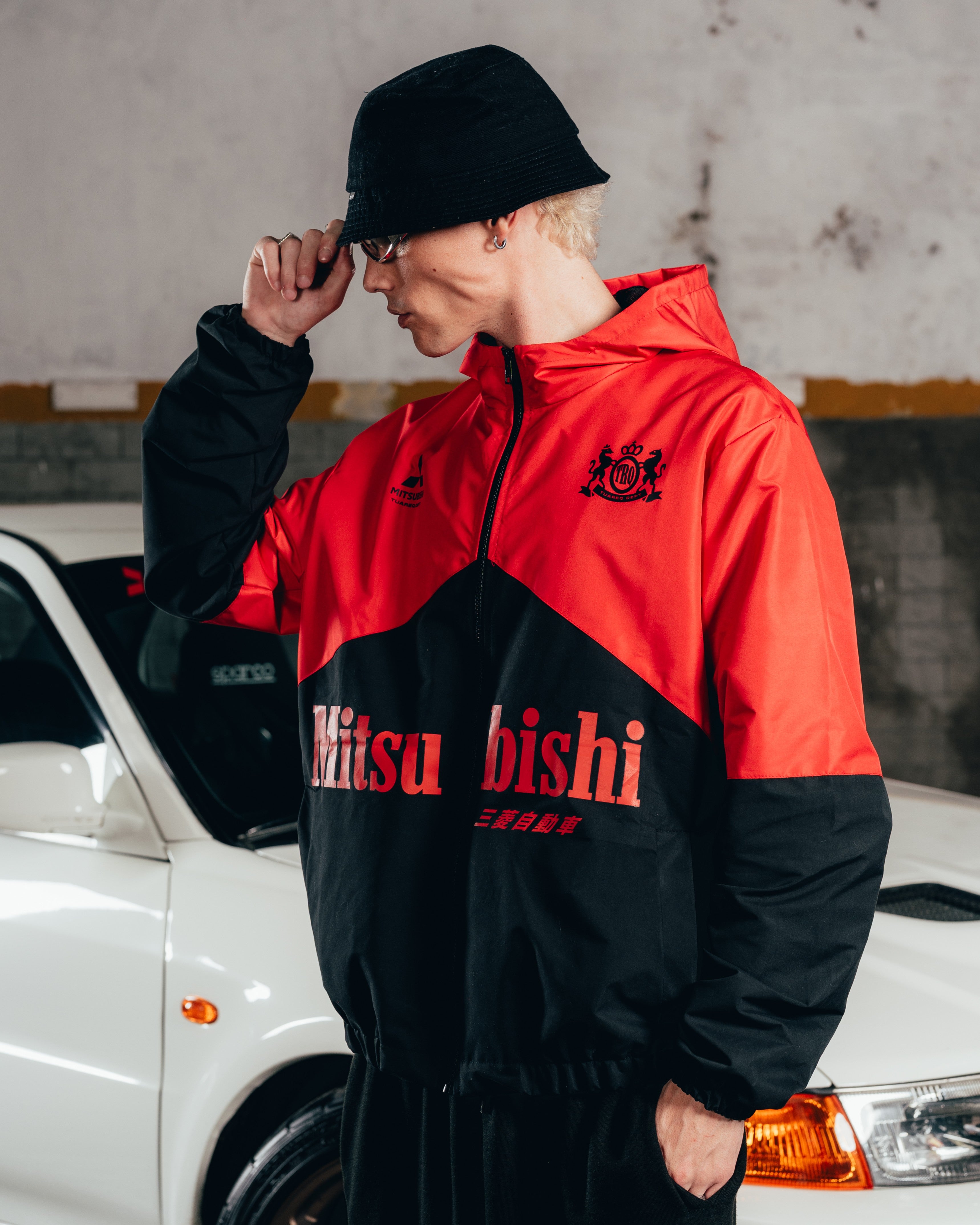 CAMPERA DEPORTIVA ROMPEVIENTO [ MITSUBISHI ] BICOLOR BLACK