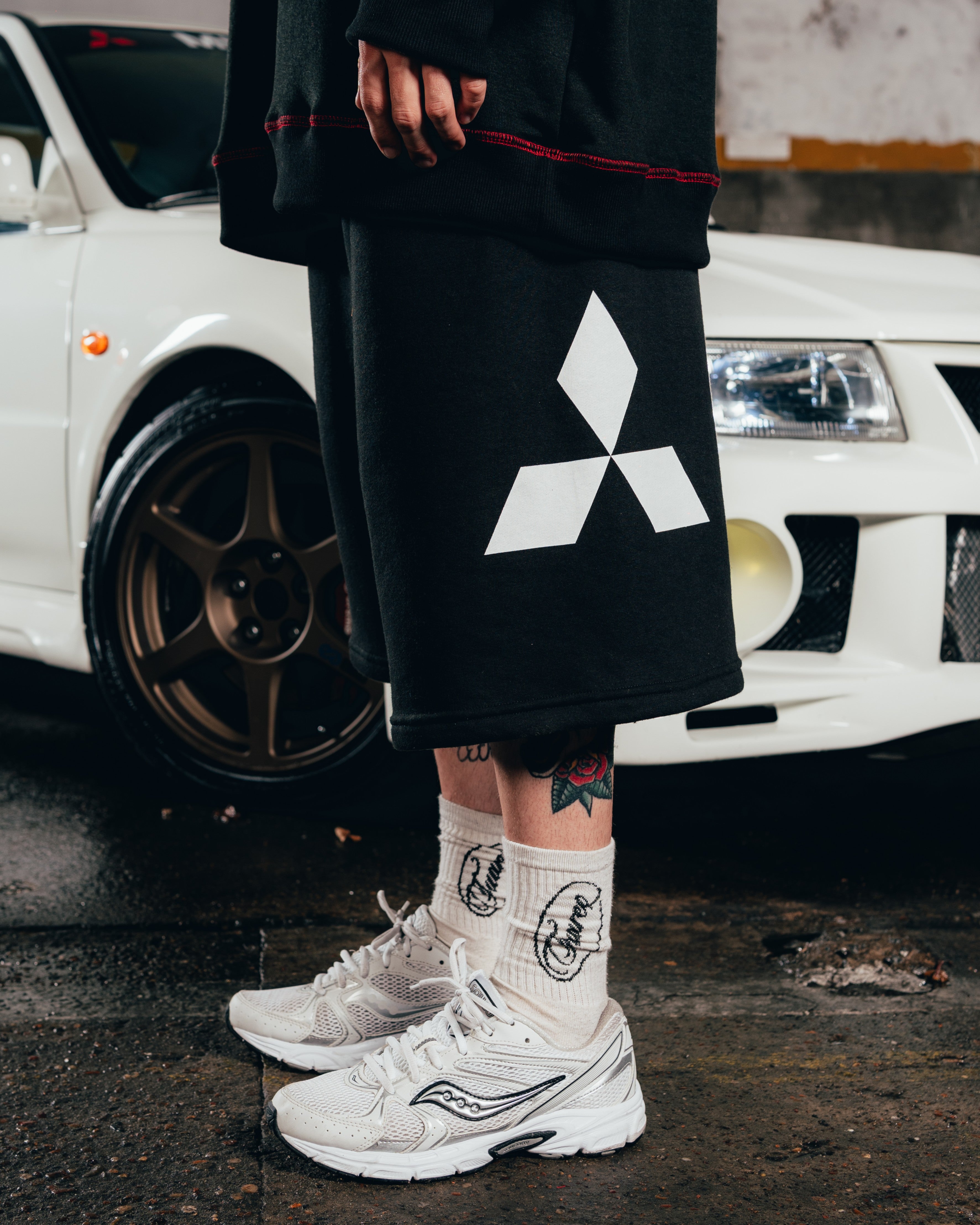 SHORT LARGO ¾ [ MITSUBISHI ] MEGALOGO