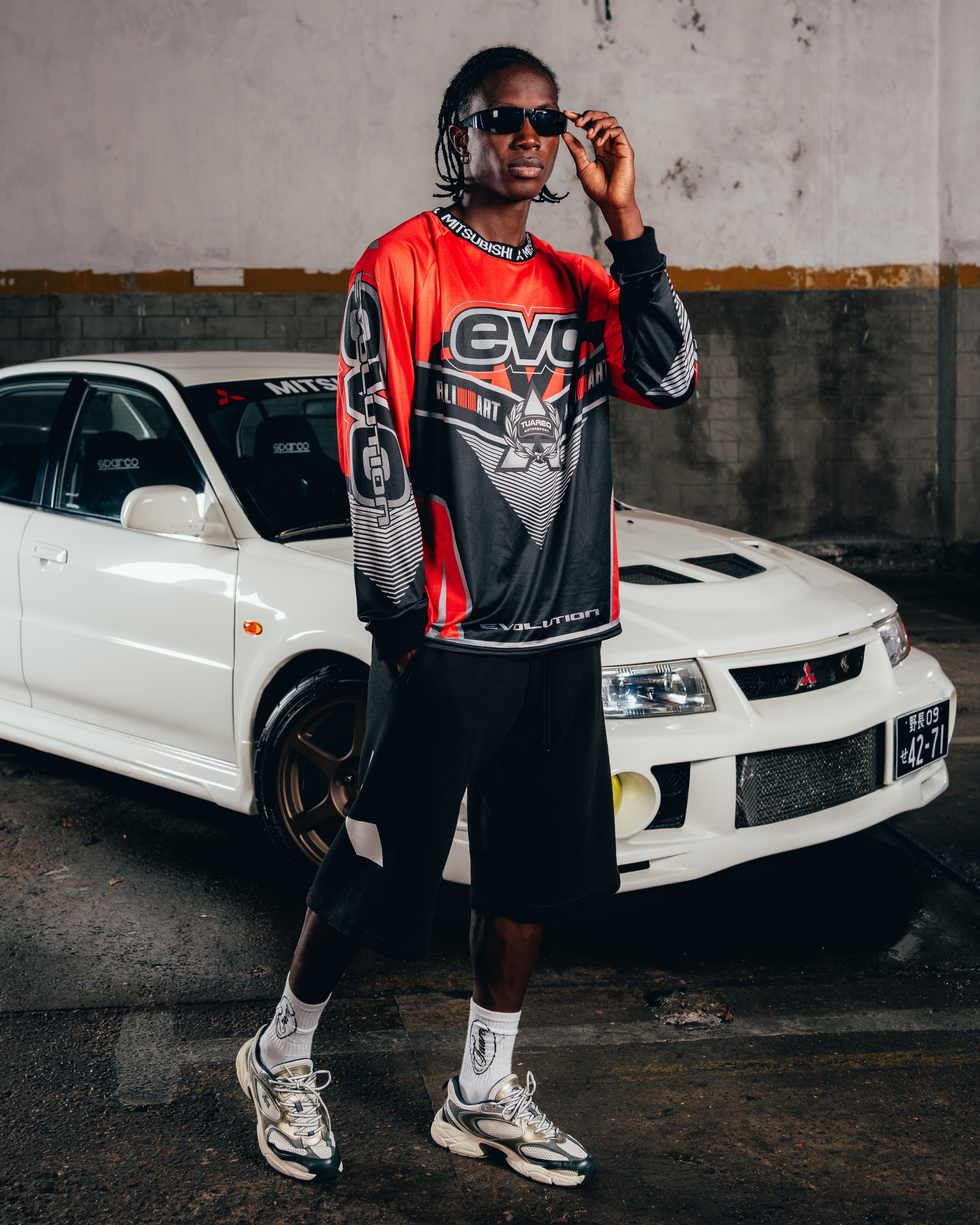 SHORT LARGO ¾ [ MITSUBISHI ] MEGALOGO