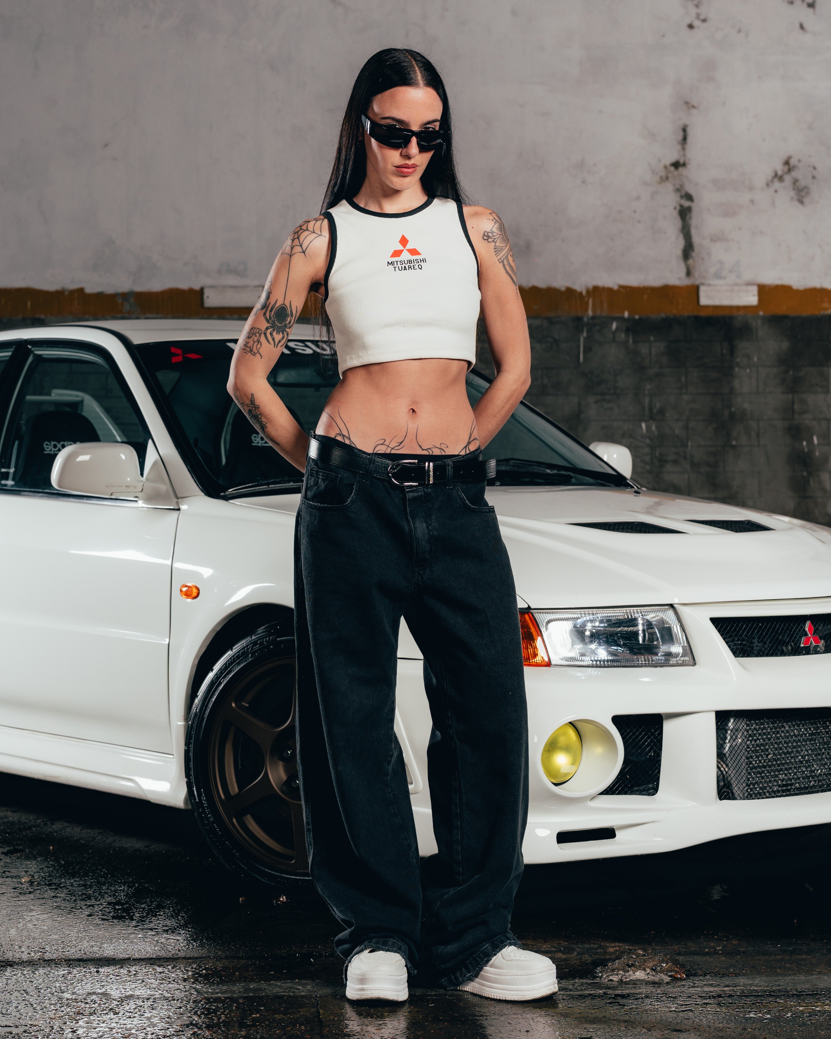 CROP MUSCULOSA [ MITSUBISHI ] LOGO WHITE