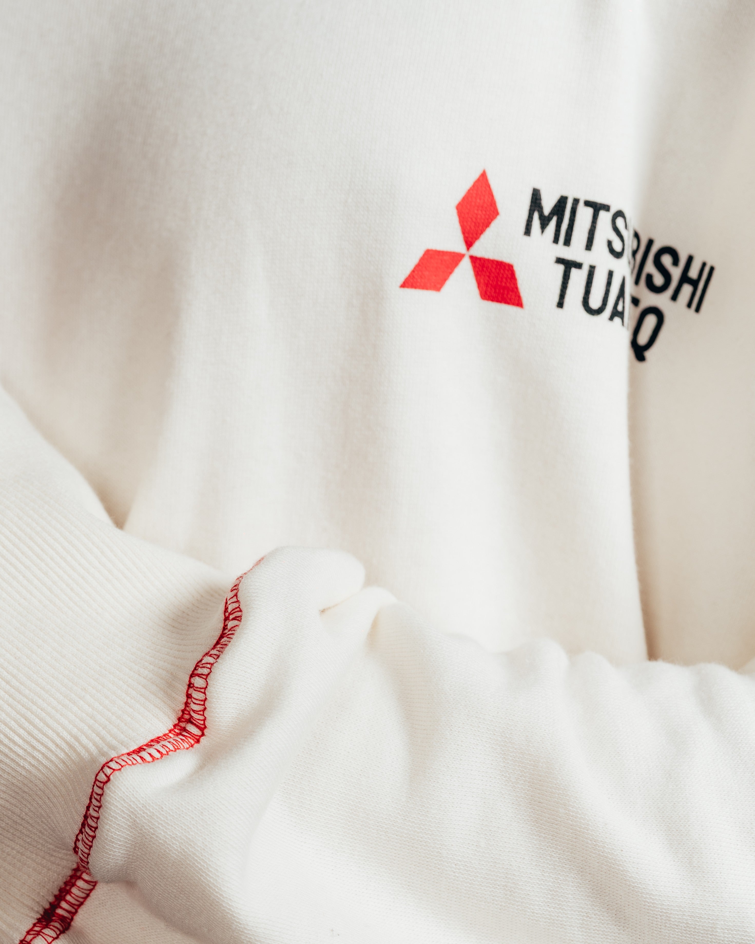 CREWNECK [ MITSUBISHI ] COSTURA WHITE