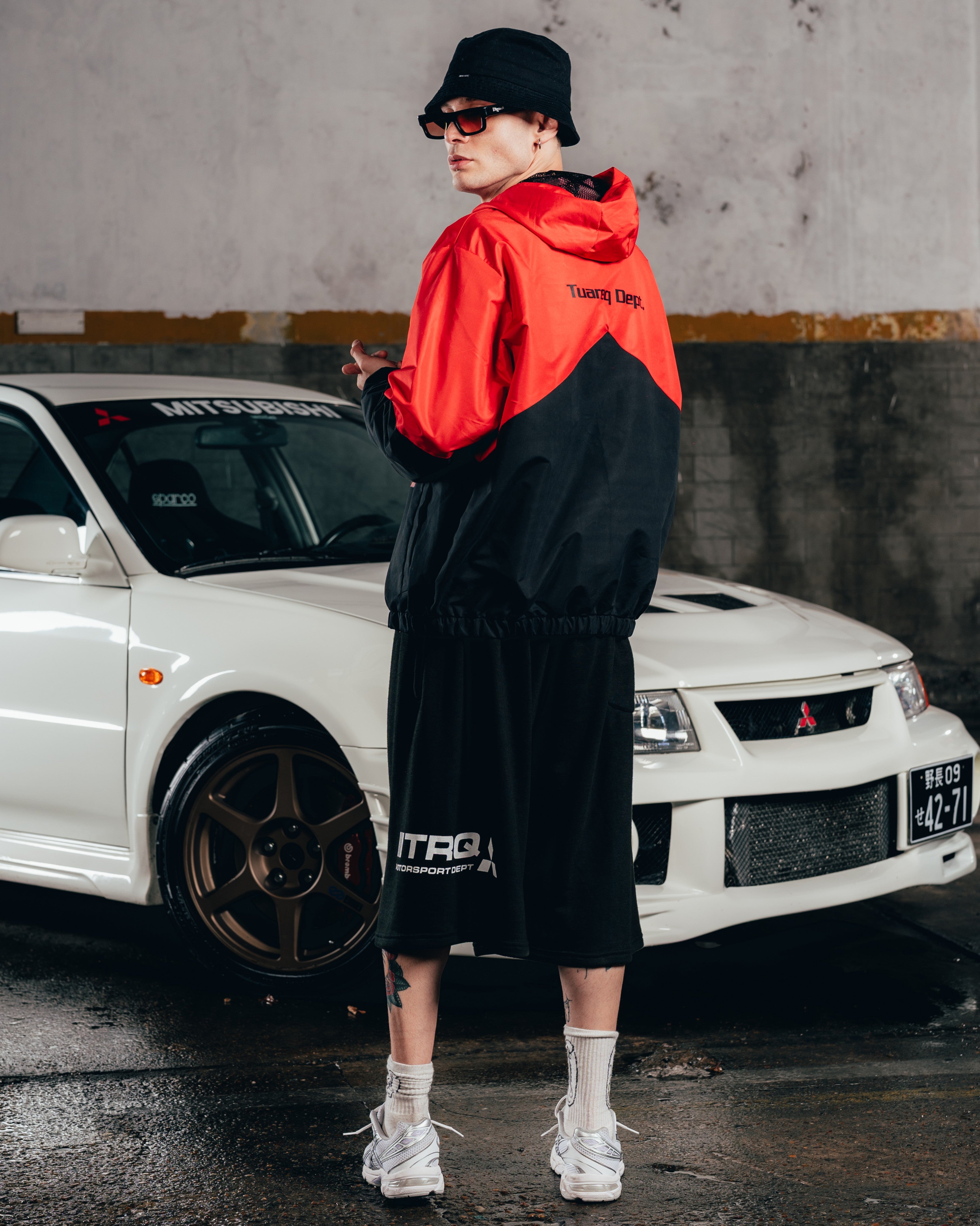 CAMPERA DEPORTIVA ROMPEVIENTO [ MITSUBISHI ] BICOLOR BLACK