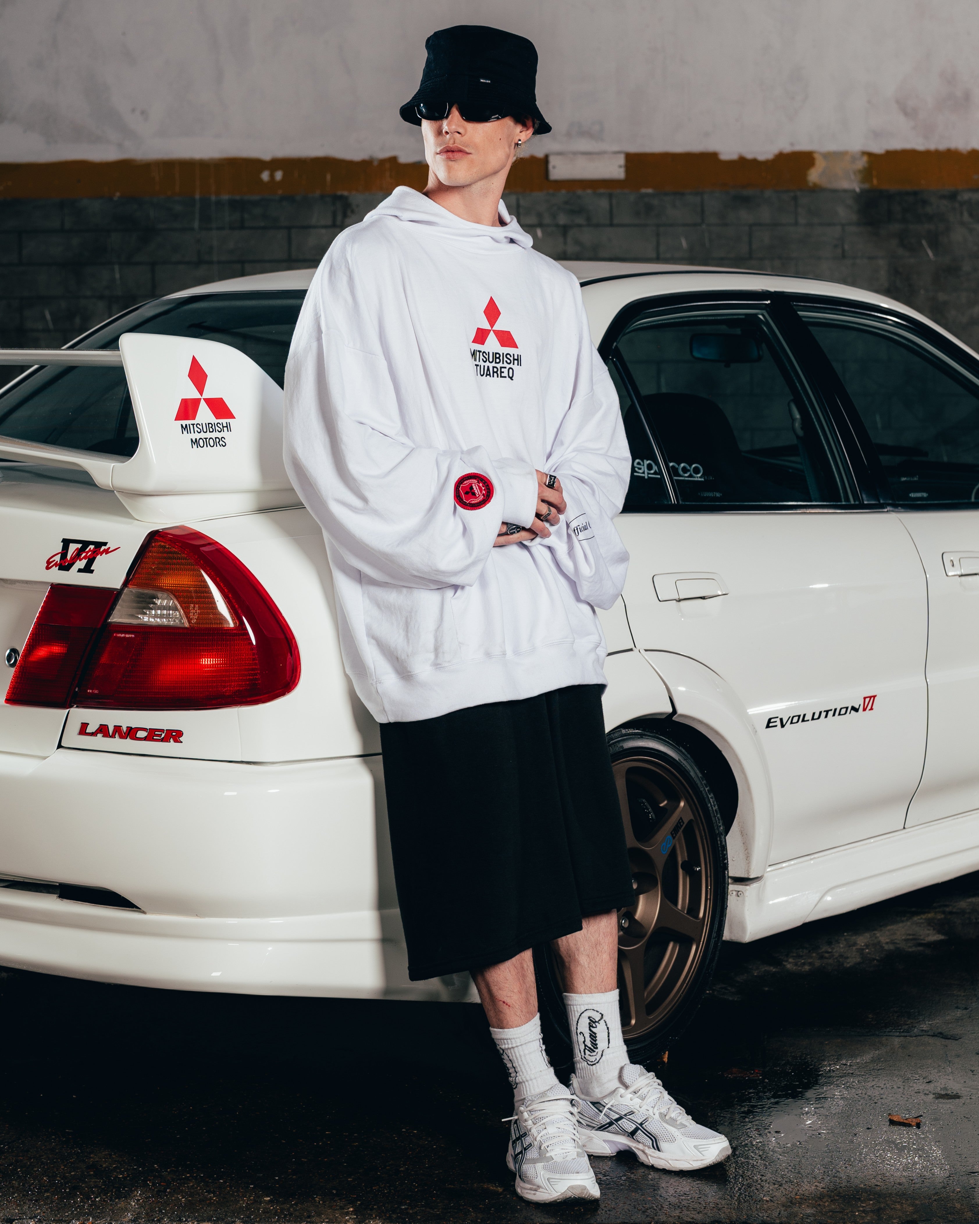 HOODIE MEGAOVERSIZED [ MITSUBISHI ] LOGO WHITE