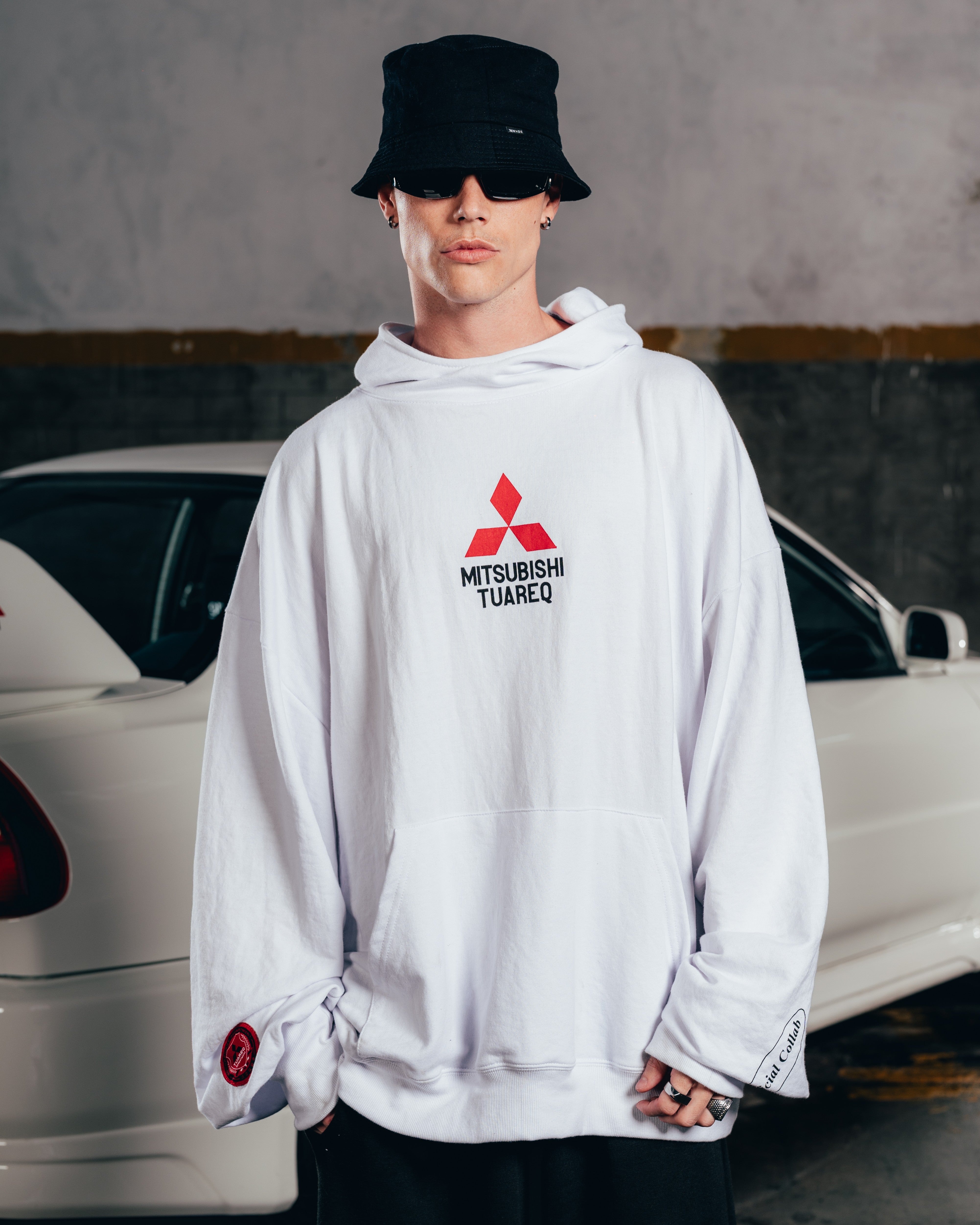 HOODIE MEGAOVERSIZED [ MITSUBISHI ] LOGO WHITE