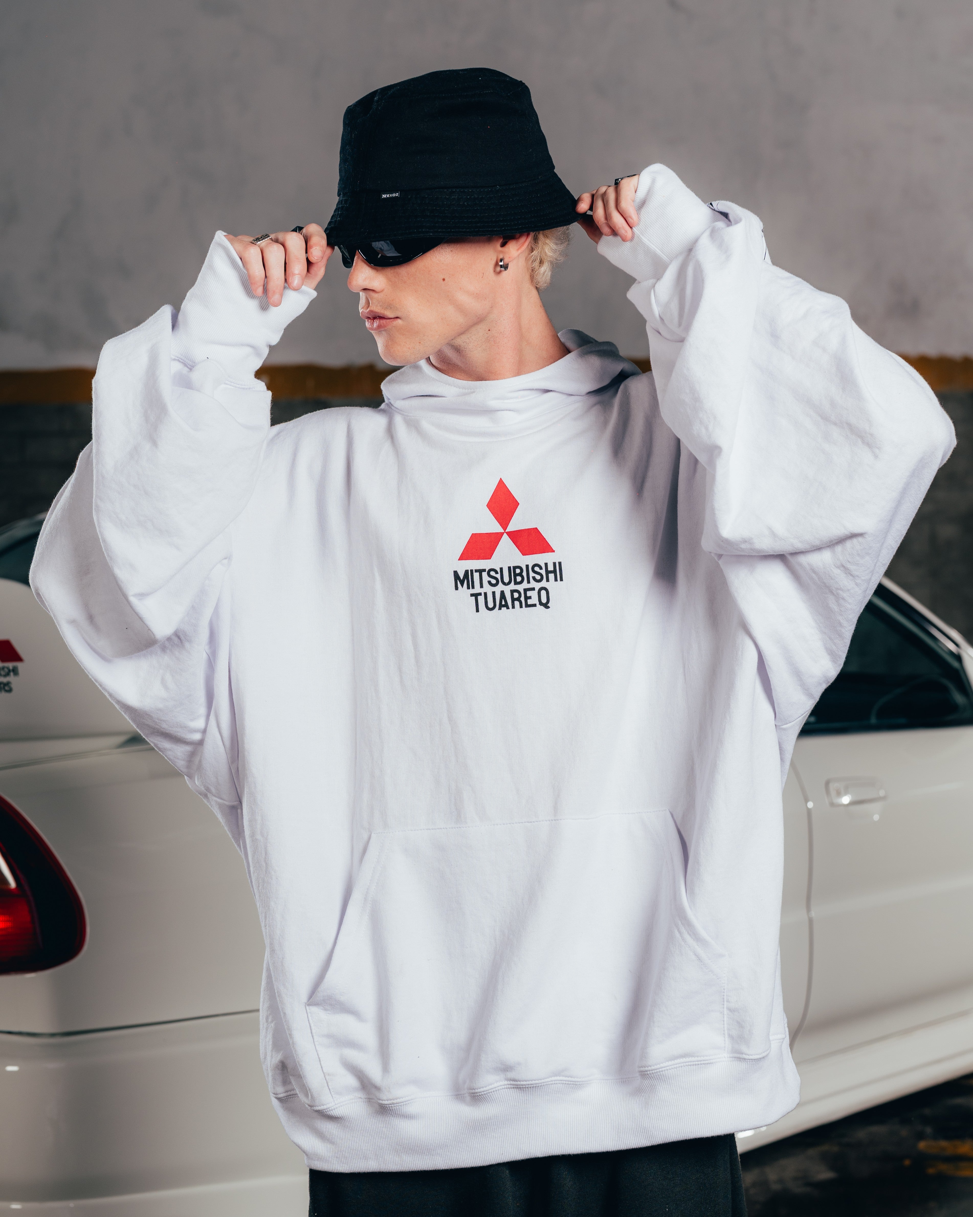 HOODIE MEGAOVERSIZED [ MITSUBISHI ] LOGO WHITE