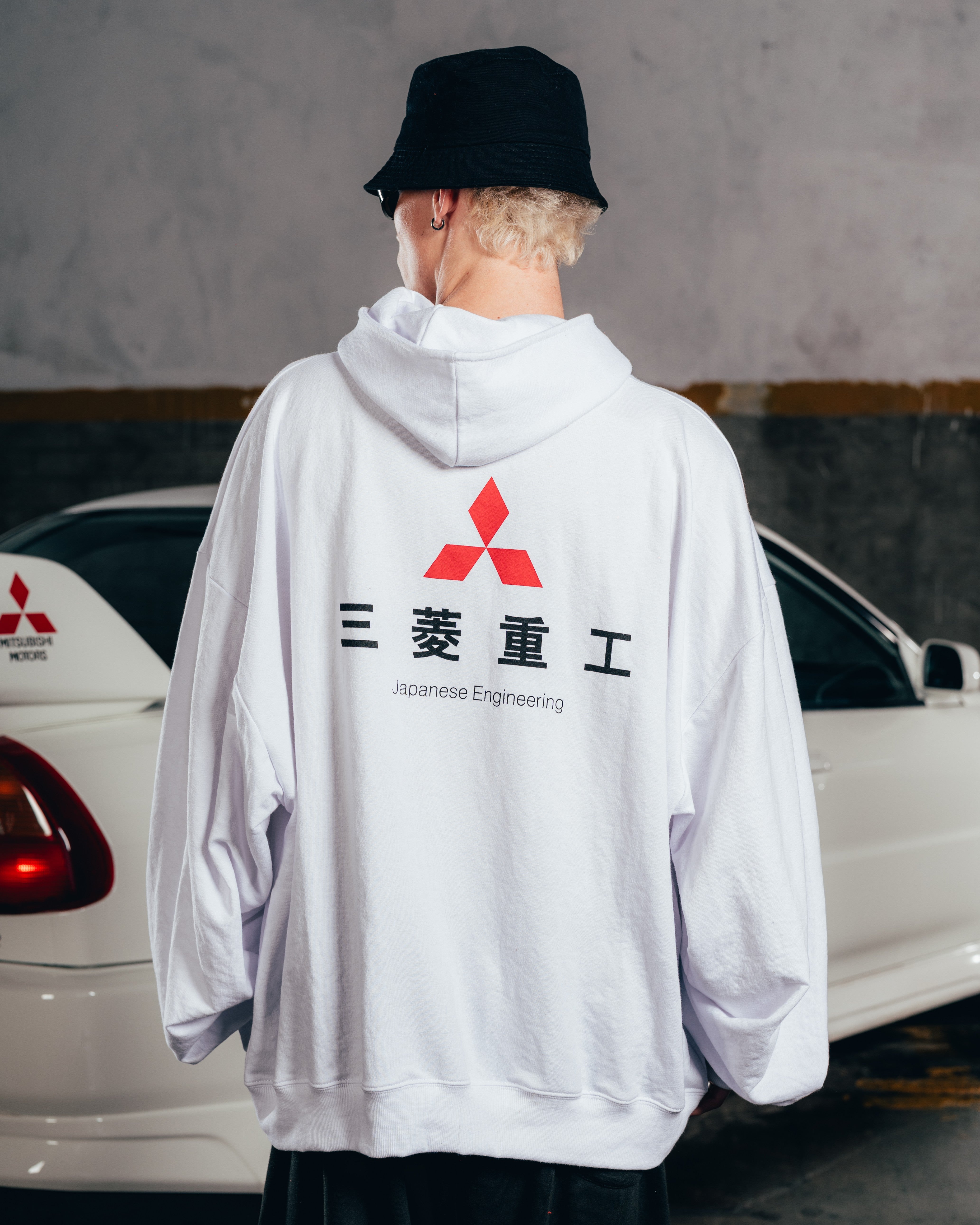 HOODIE MEGAOVERSIZED [ MITSUBISHI ] LOGO WHITE