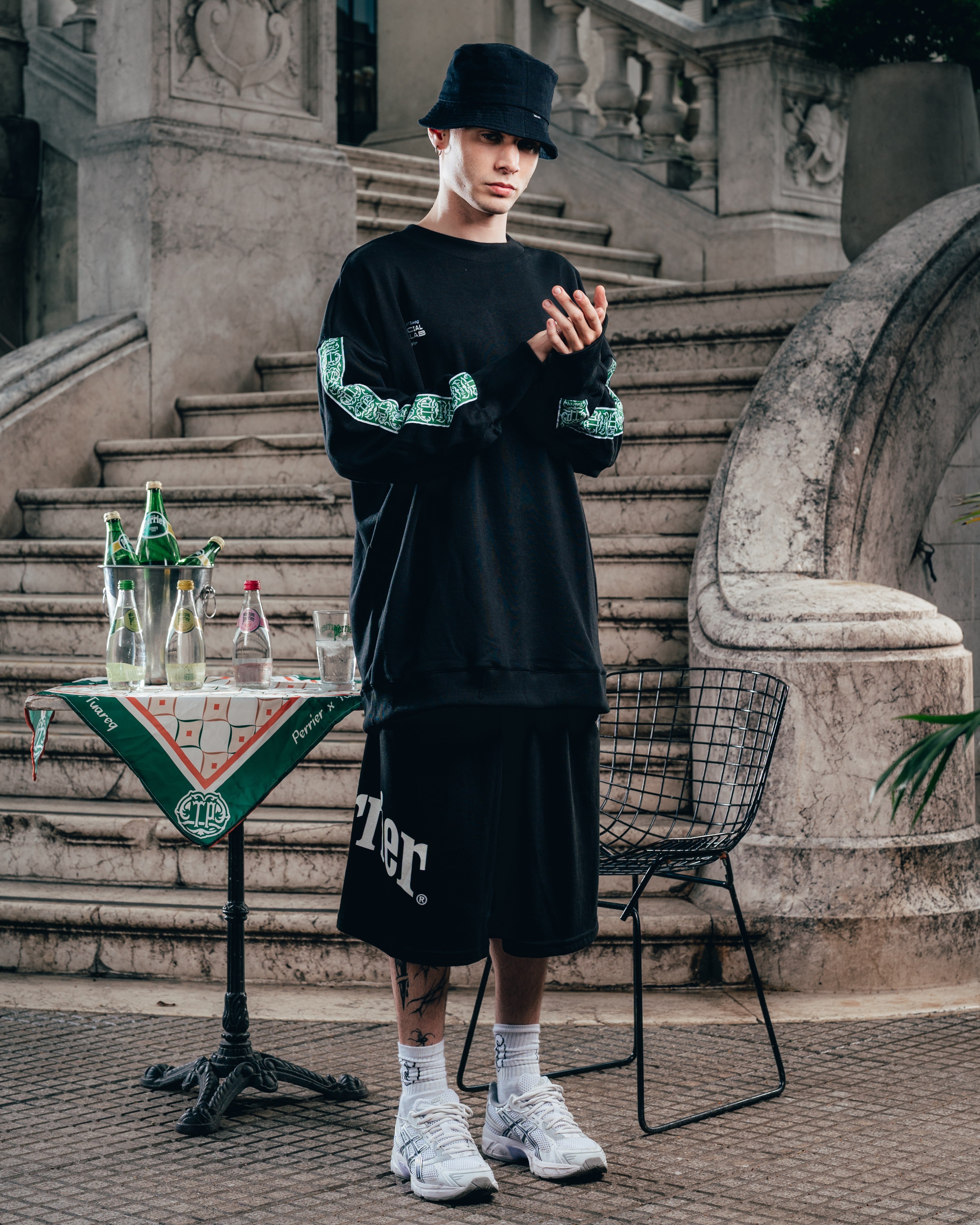 CREWNECK [ PERRIER ] GALON BLACK