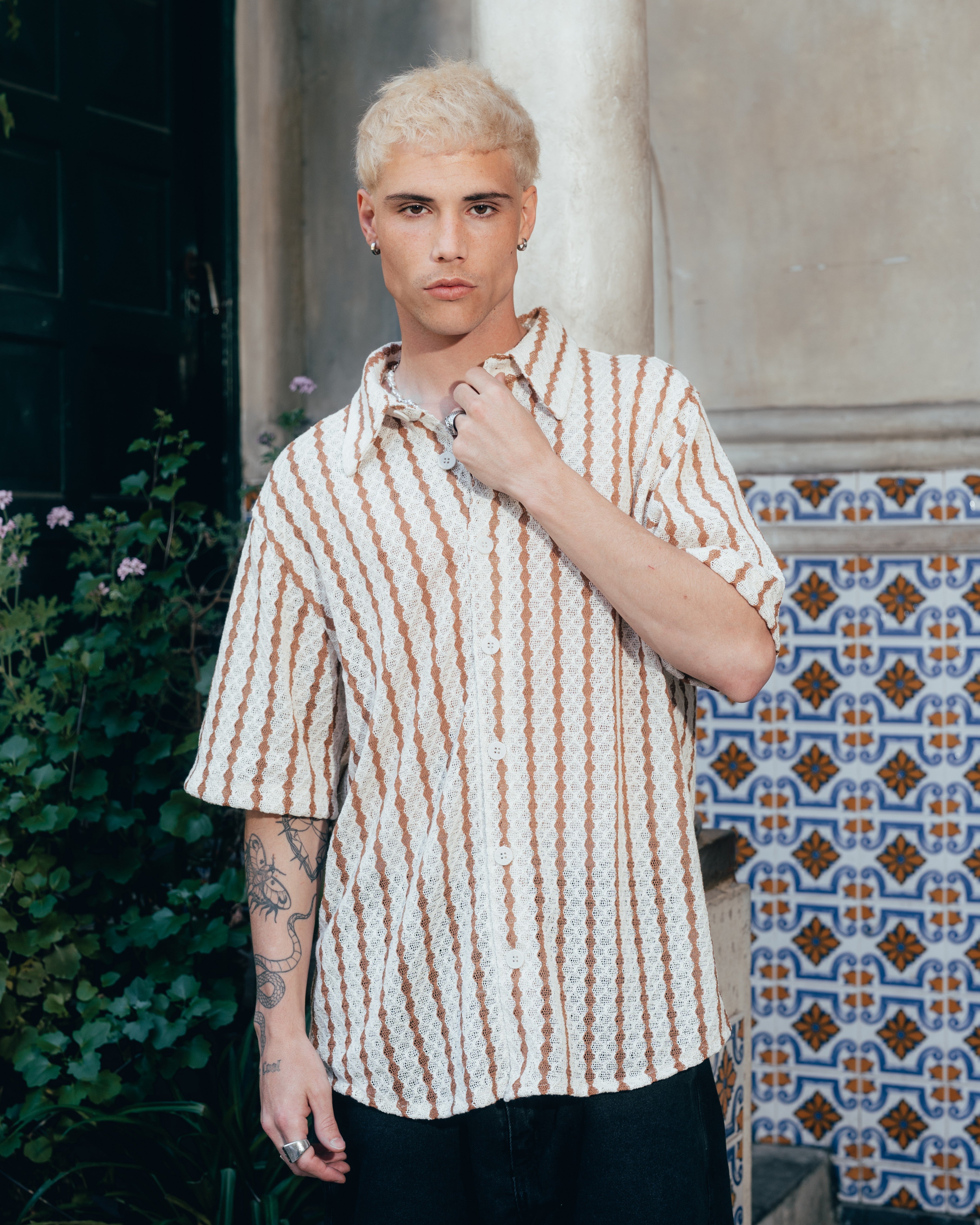 CAMISA TEJIDA RAYADA [ PRIMARI ] BROWN