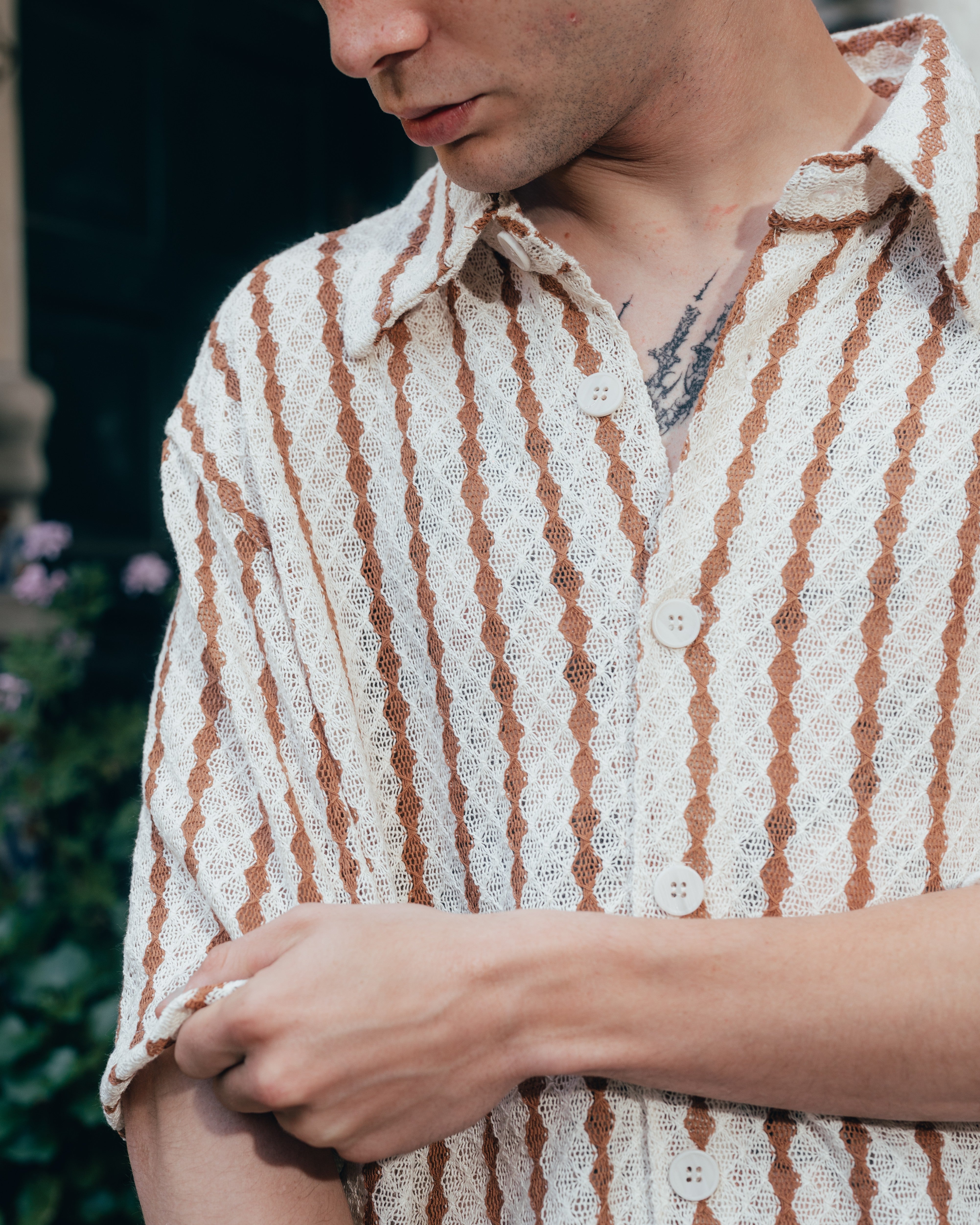 CAMISA TEJIDA RAYADA [ PRIMARI ] BROWN