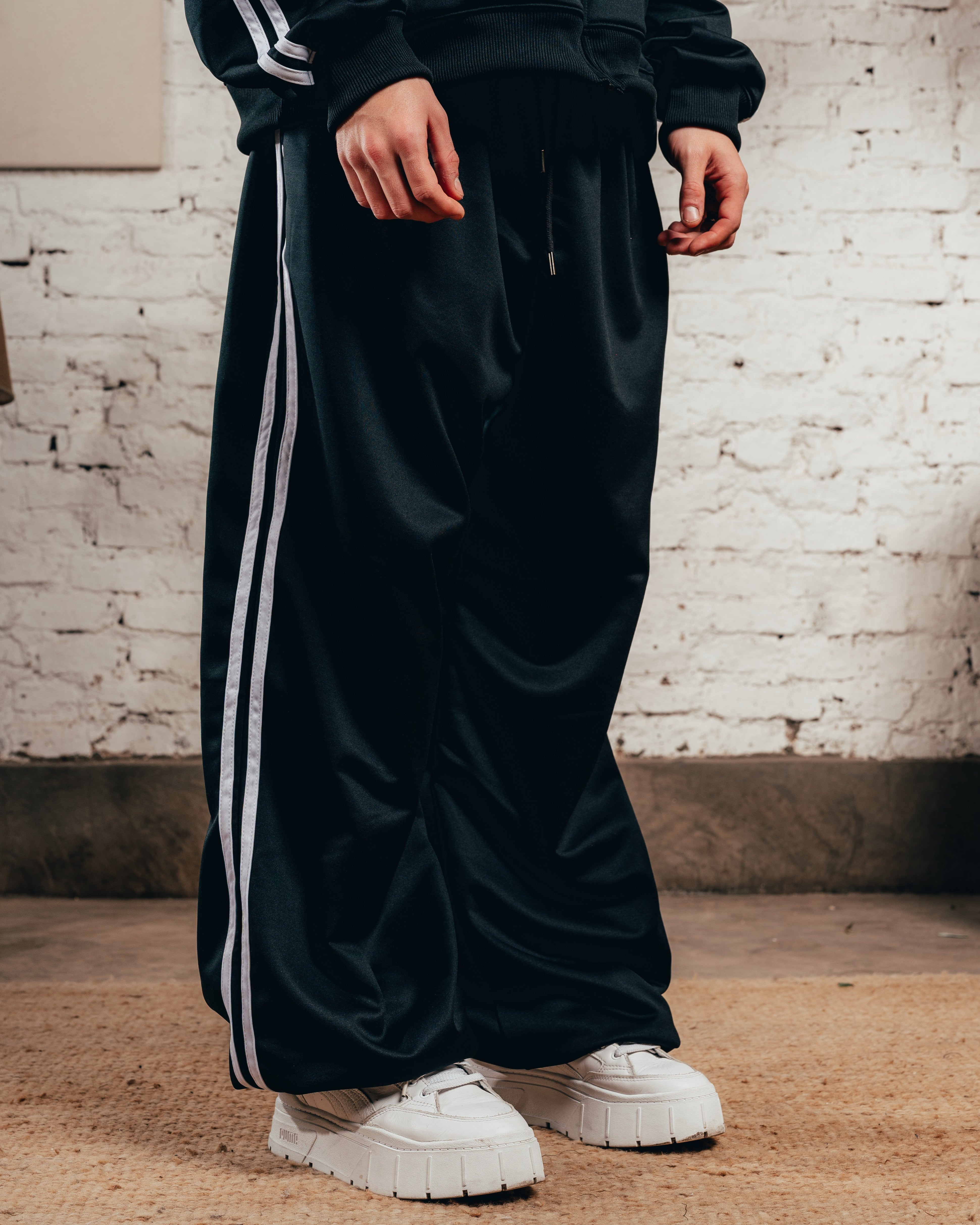 CONJUNTO DEPORTIVO [ PRIMARI ] STRIPE BLACK