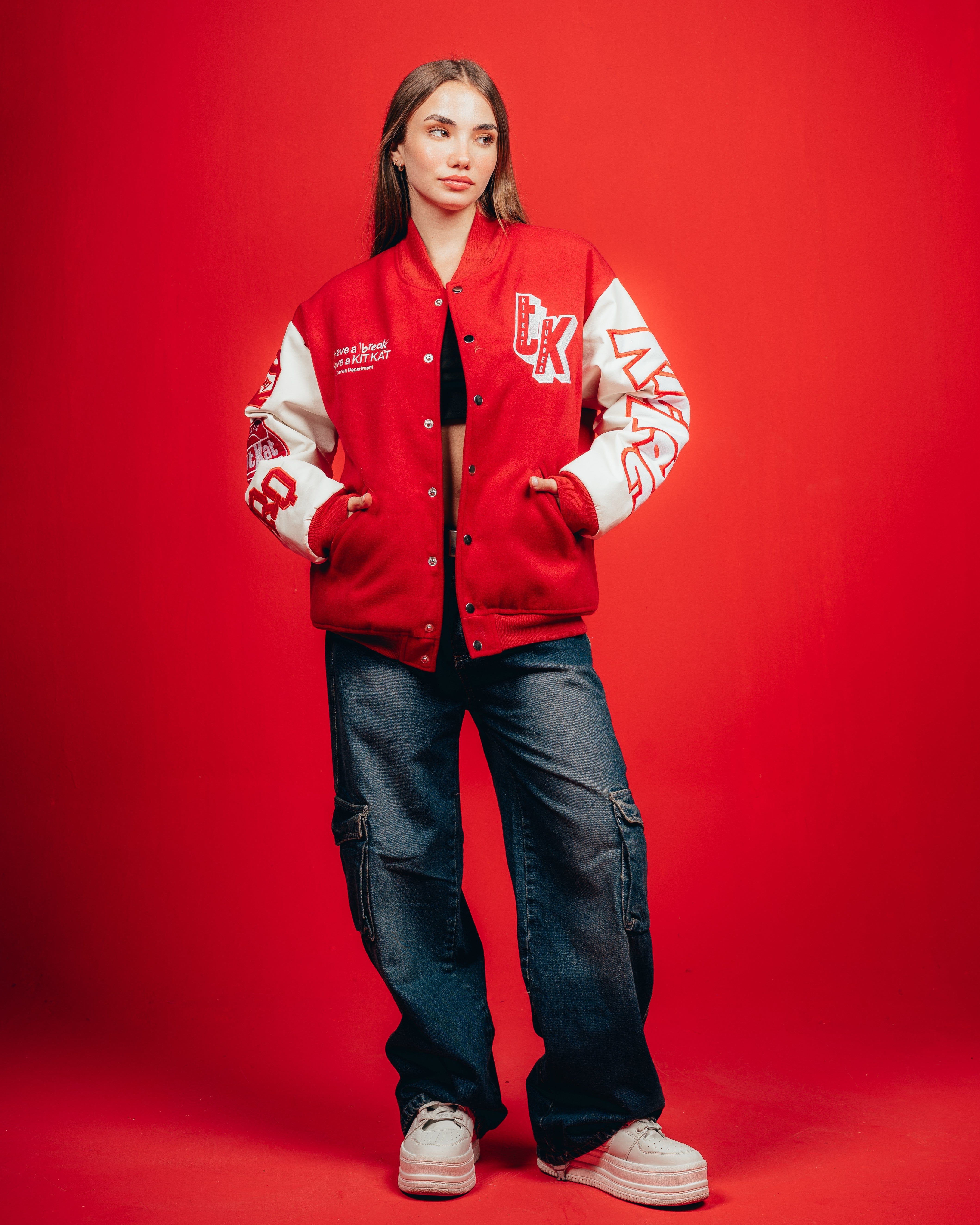 CAMPERA VARSITY CANDY [ KIT KAT ] RED