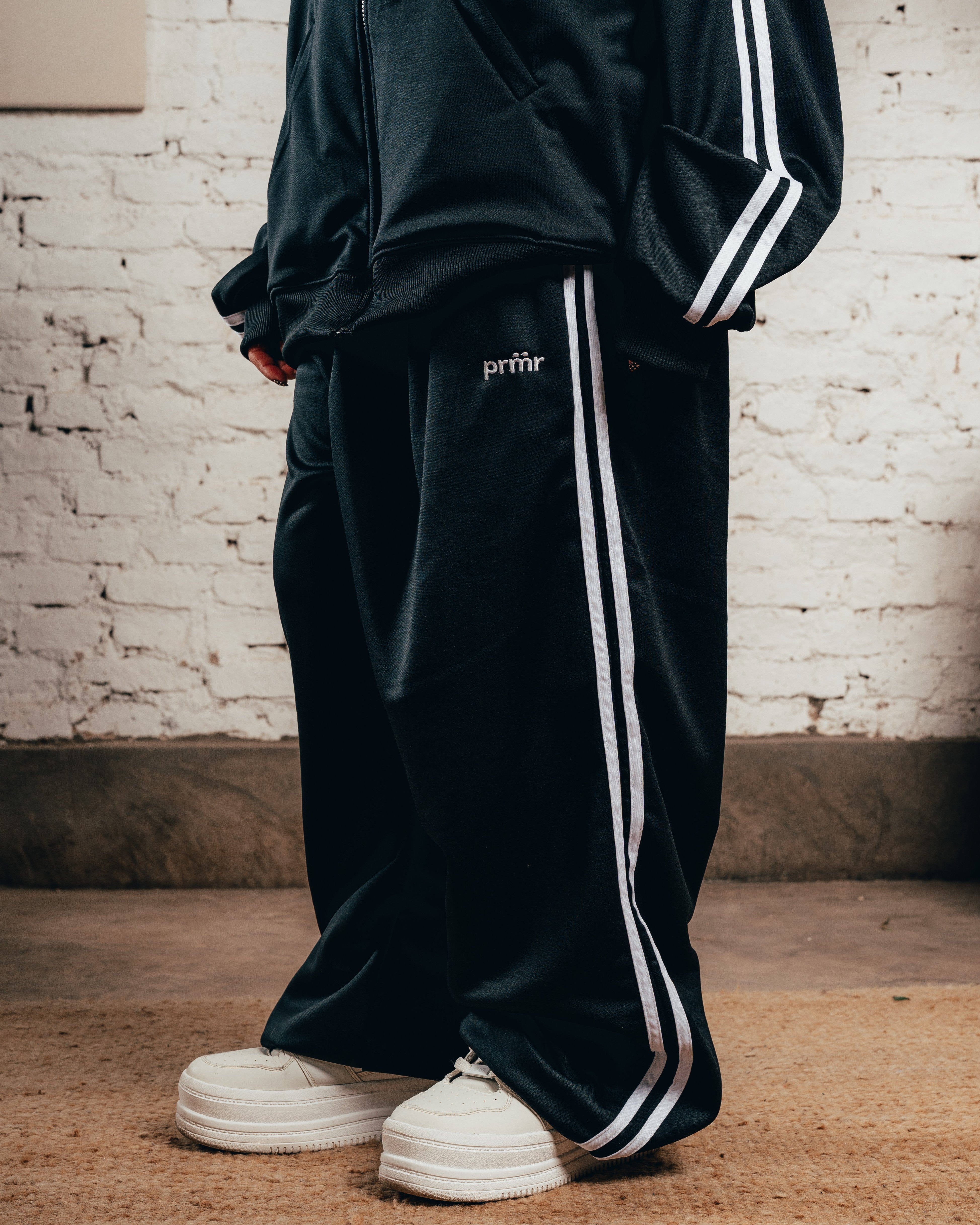 CONJUNTO DEPORTIVO [ PRIMARI ] STRIPE BLACK