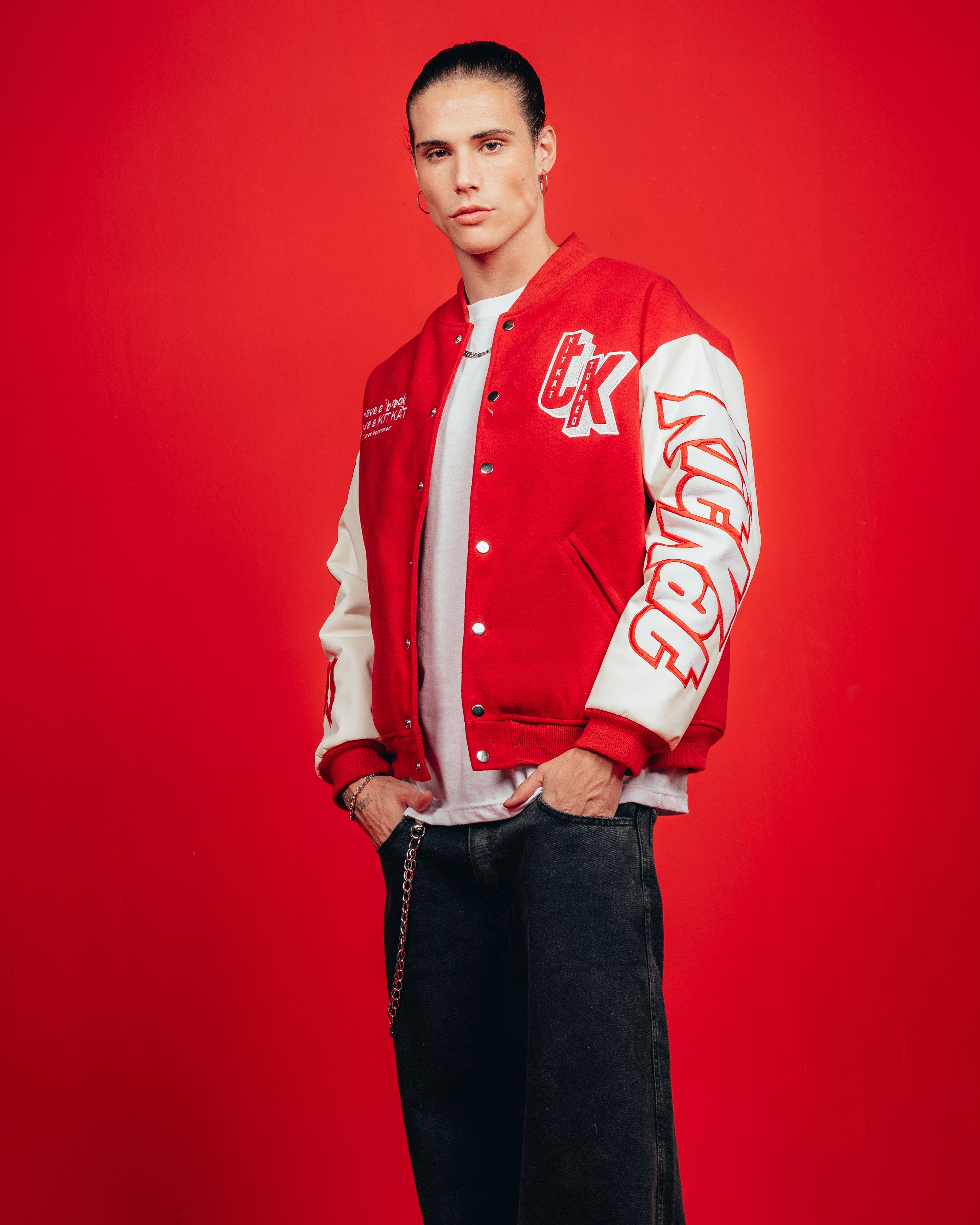 CAMPERA VARSITY CANDY [ KIT KAT ] RED