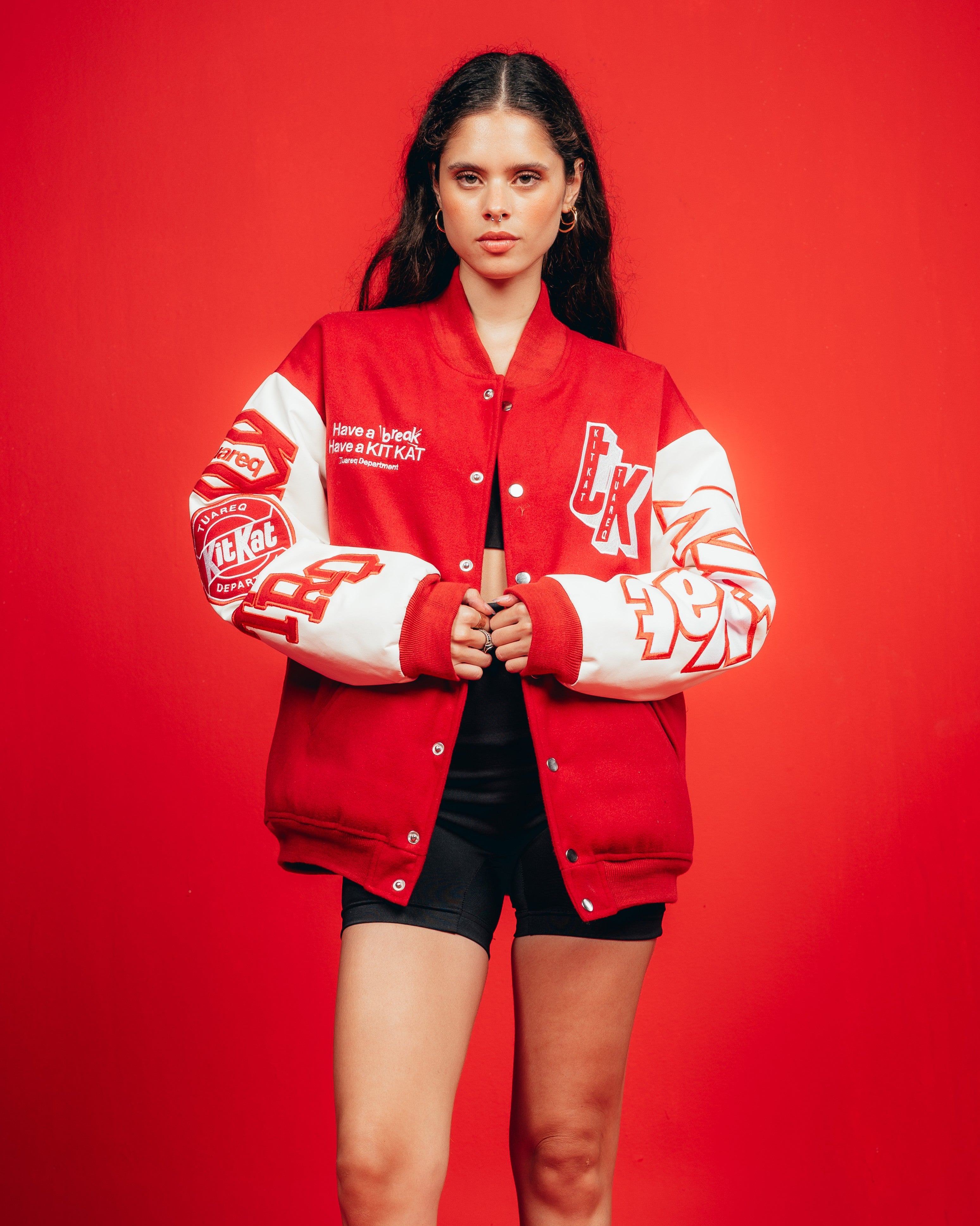 CAMPERA VARSITY CANDY [ KIT KAT ] RED