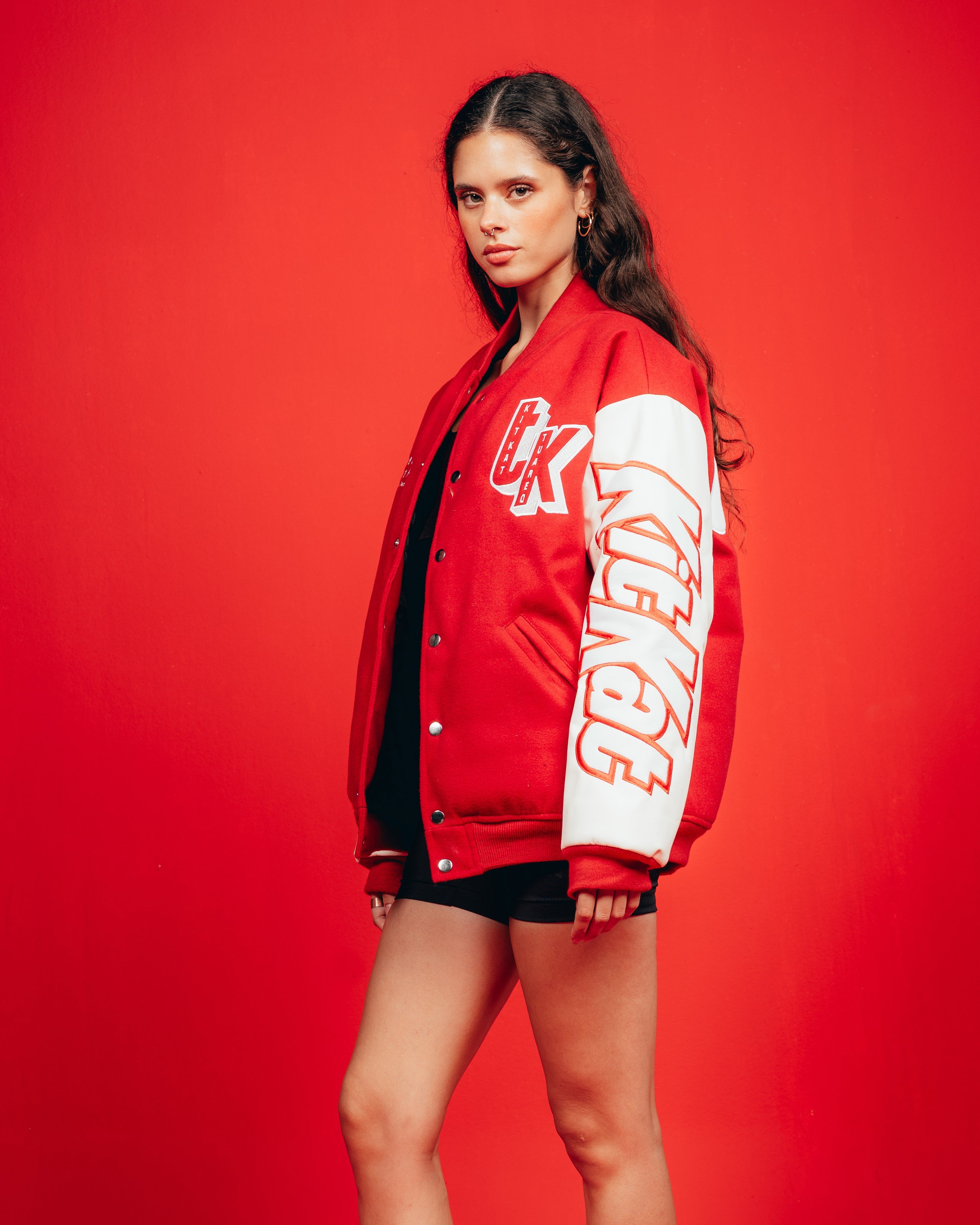 CAMPERA VARSITY CANDY [ KIT KAT ] RED