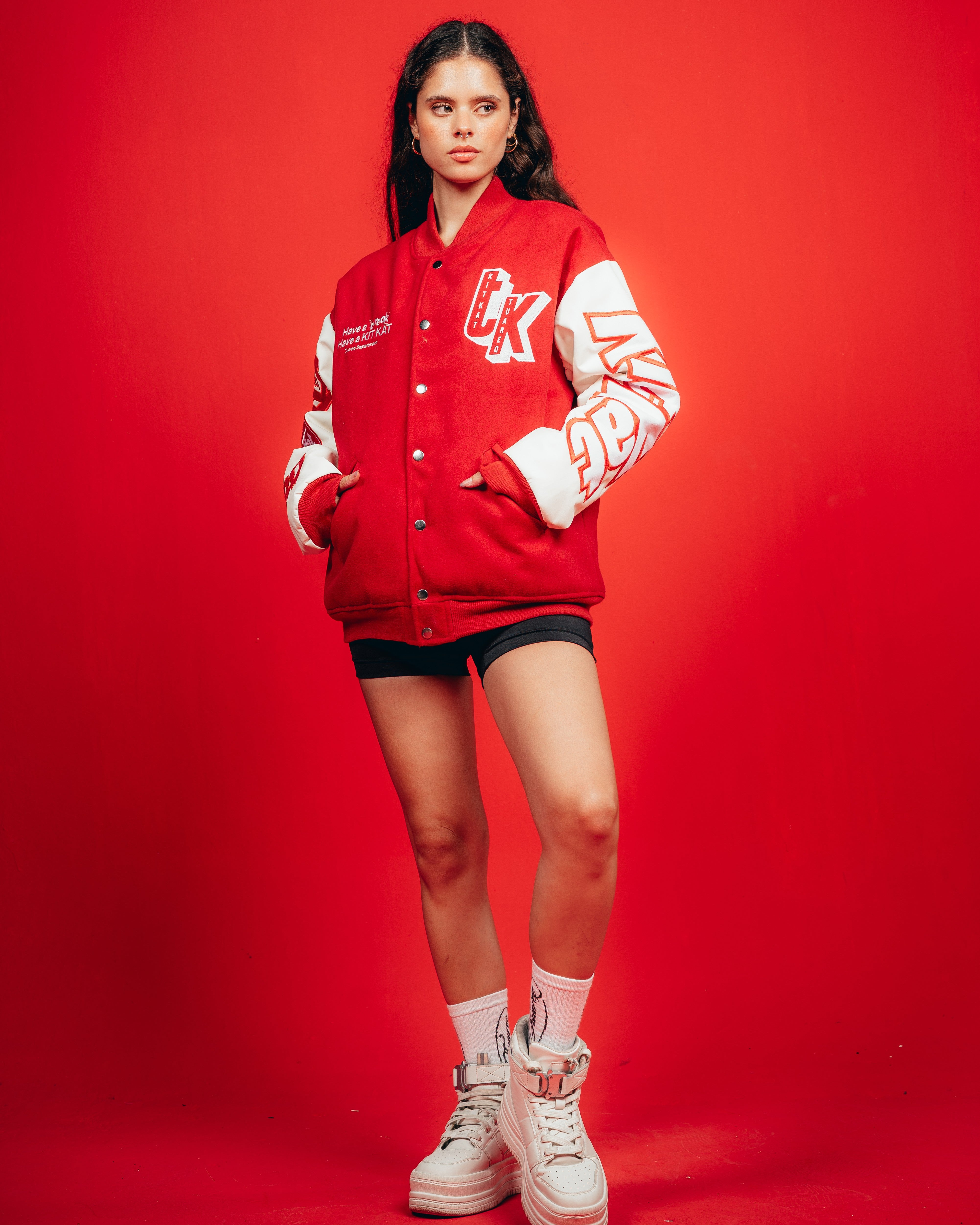 CAMPERA VARSITY CANDY [ KIT KAT ] RED