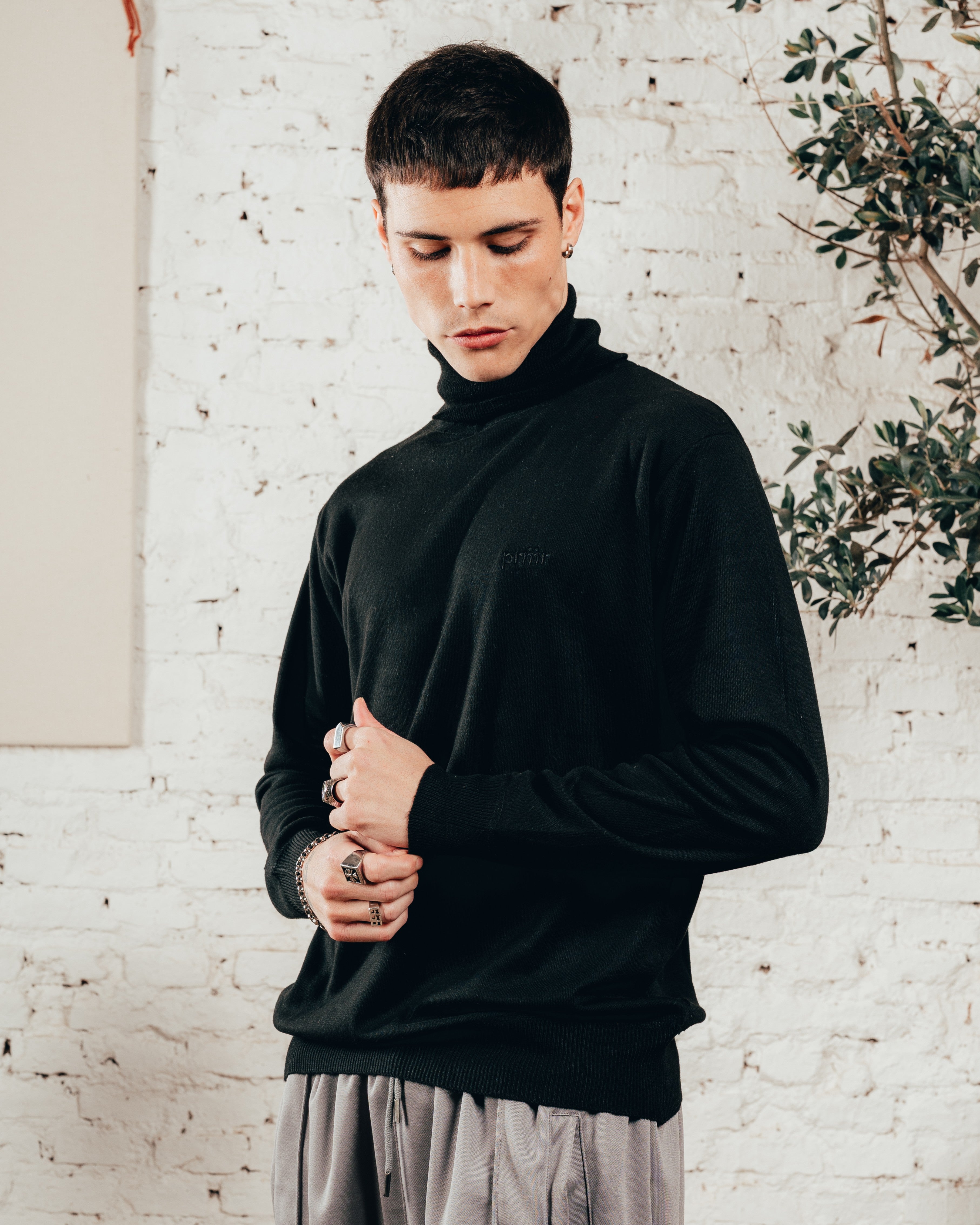 POLERA DE LANILLA [ PRIMARI ] NECK BLACK
