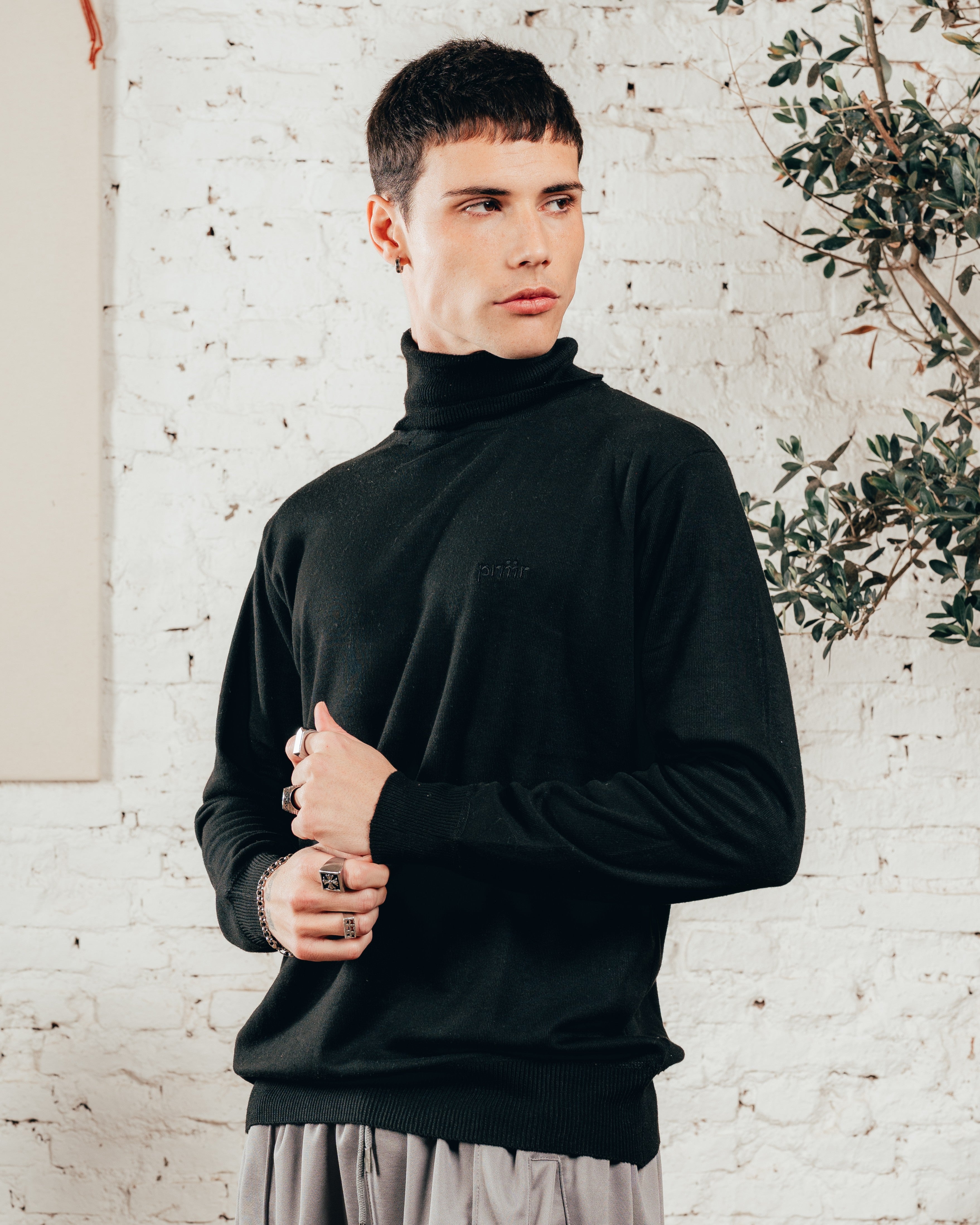 POLERA DE LANILLA [ PRIMARI ] NECK BLACK