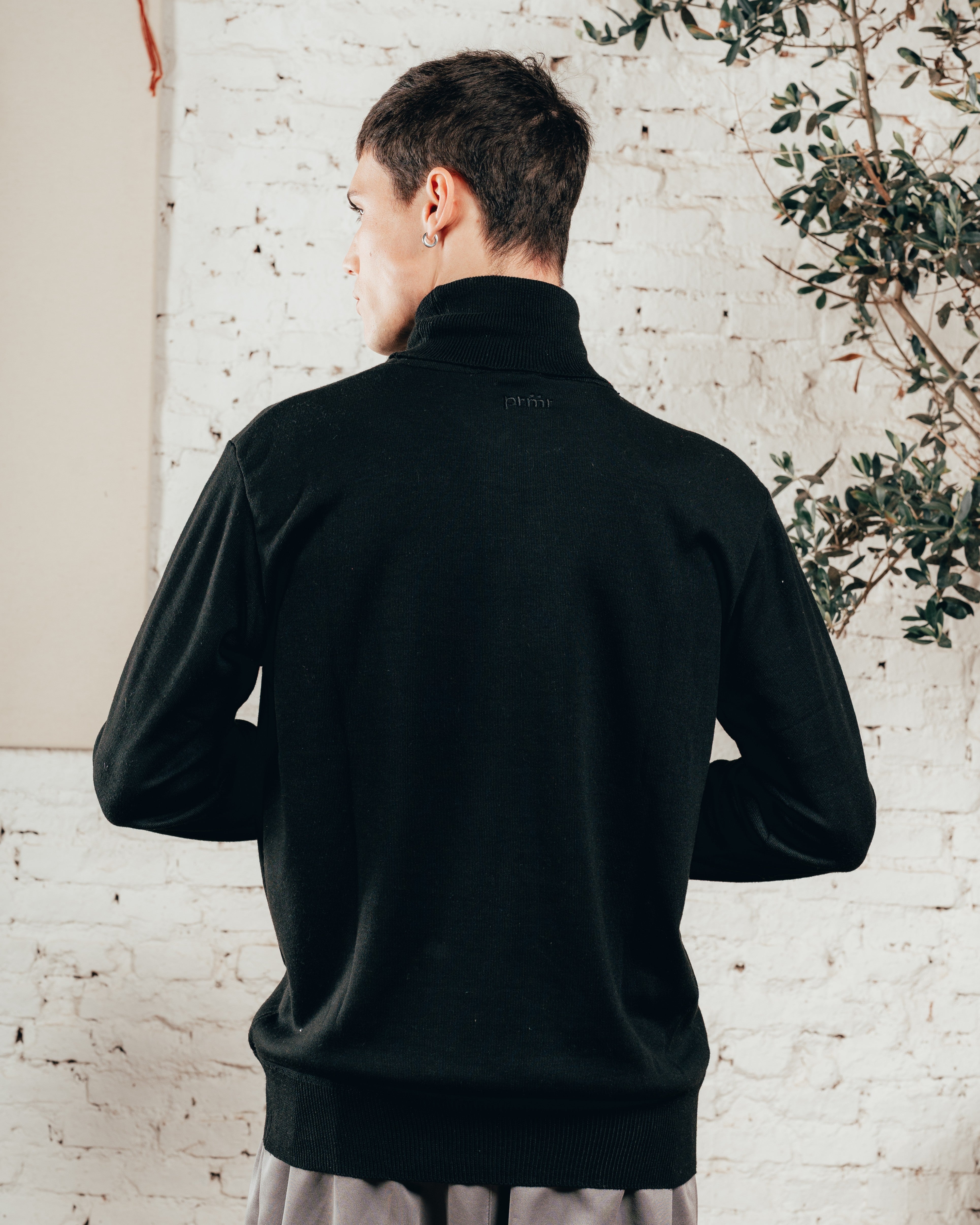 POLERA DE LANILLA [ PRIMARI ] NECK BLACK