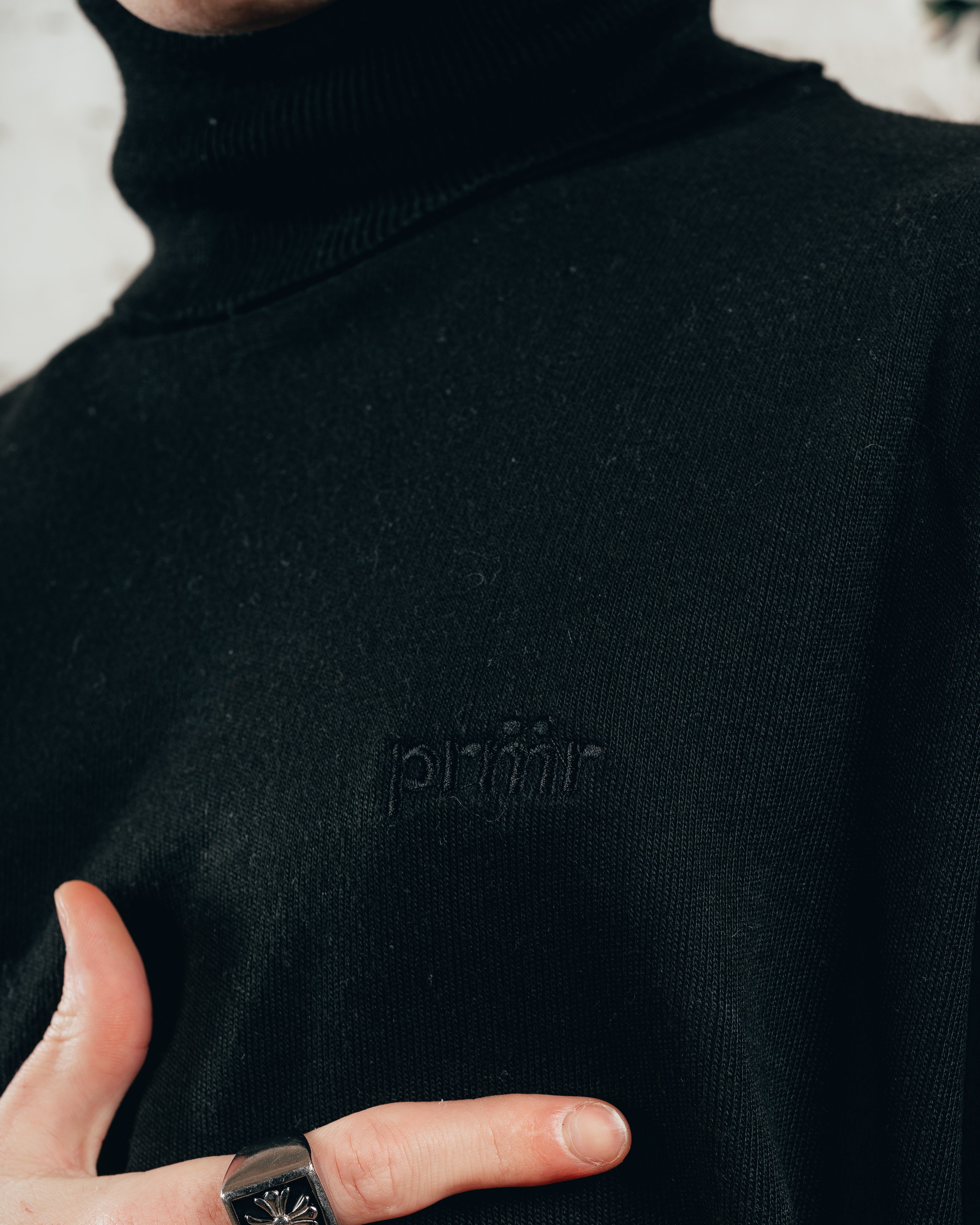 POLERA DE LANILLA [ PRIMARI ] NECK BLACK