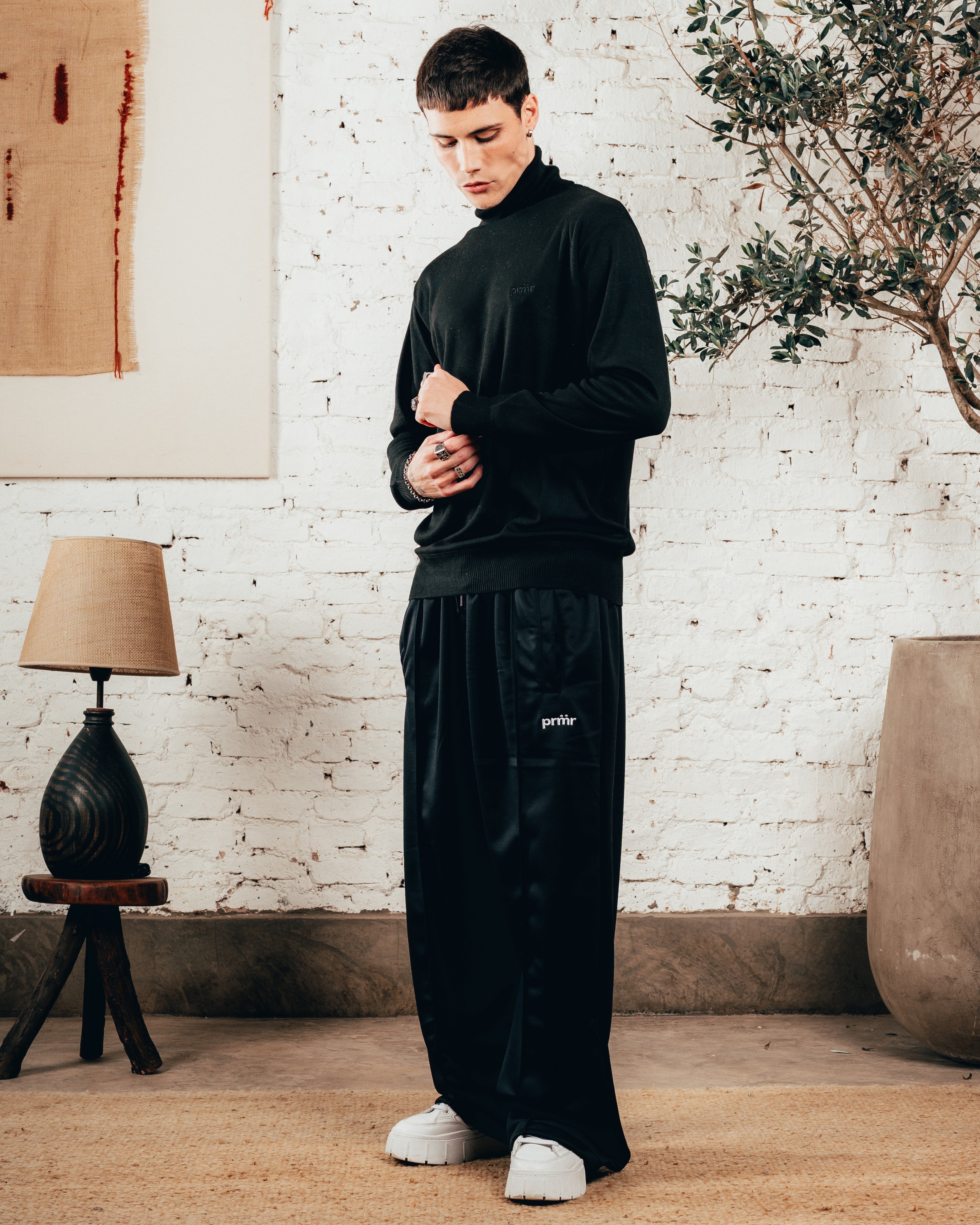 POLERA DE LANILLA [ PRIMARI ] NECK BLACK
