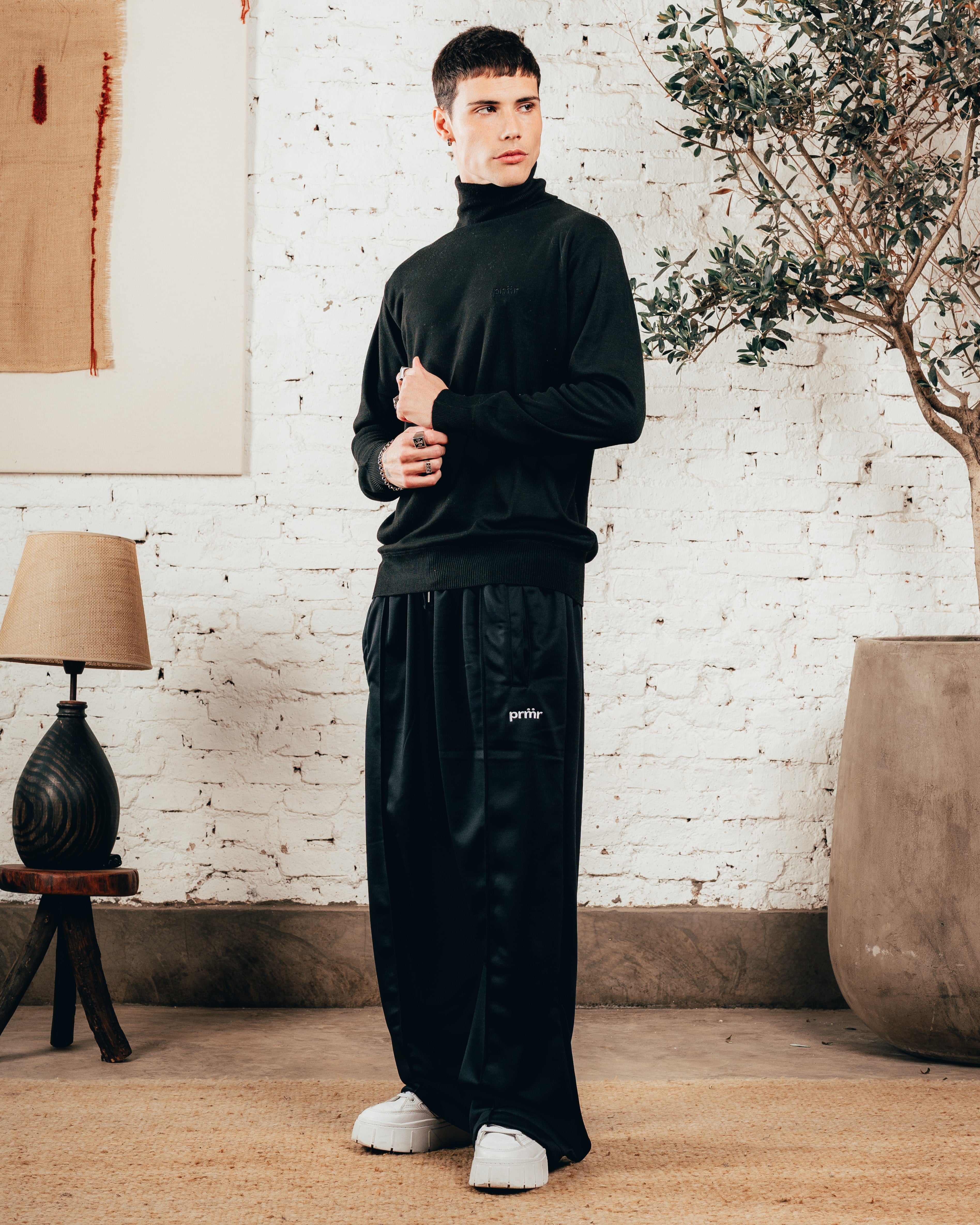 POLERA DE LANILLA [ PRIMARI ] NECK BLACK