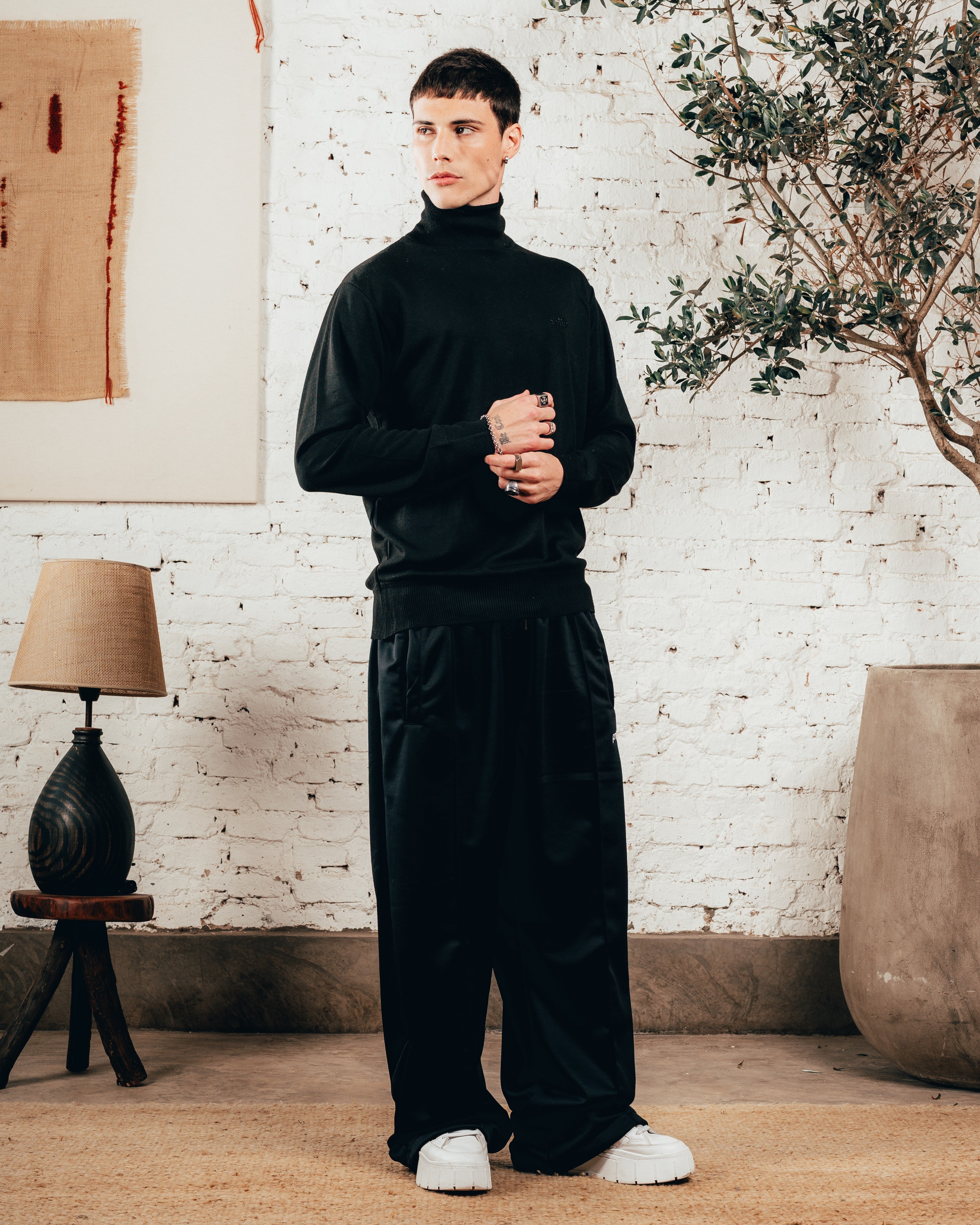 POLERA DE LANILLA [ PRIMARI ] NECK BLACK