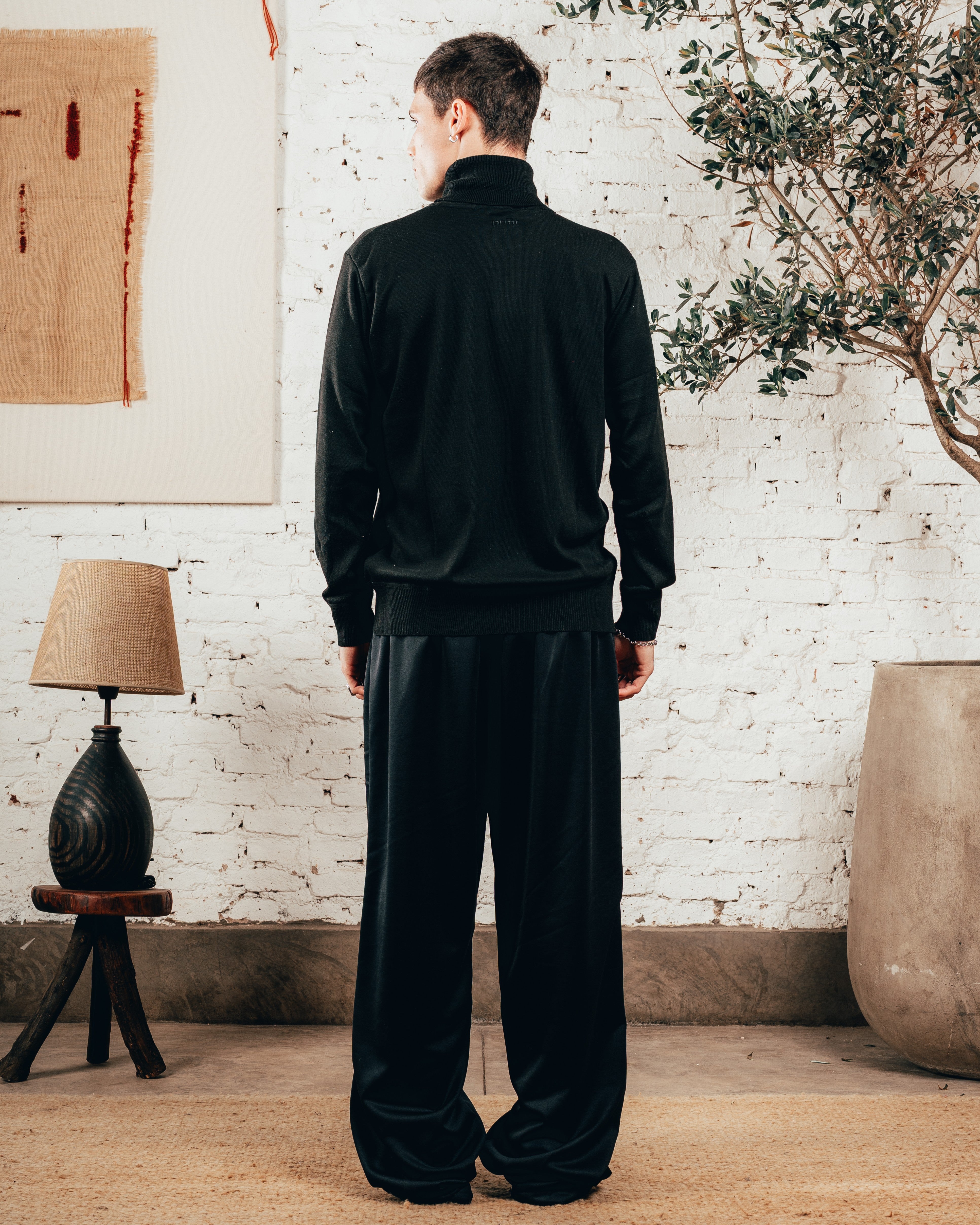 POLERA DE LANILLA [ PRIMARI ] NECK BLACK