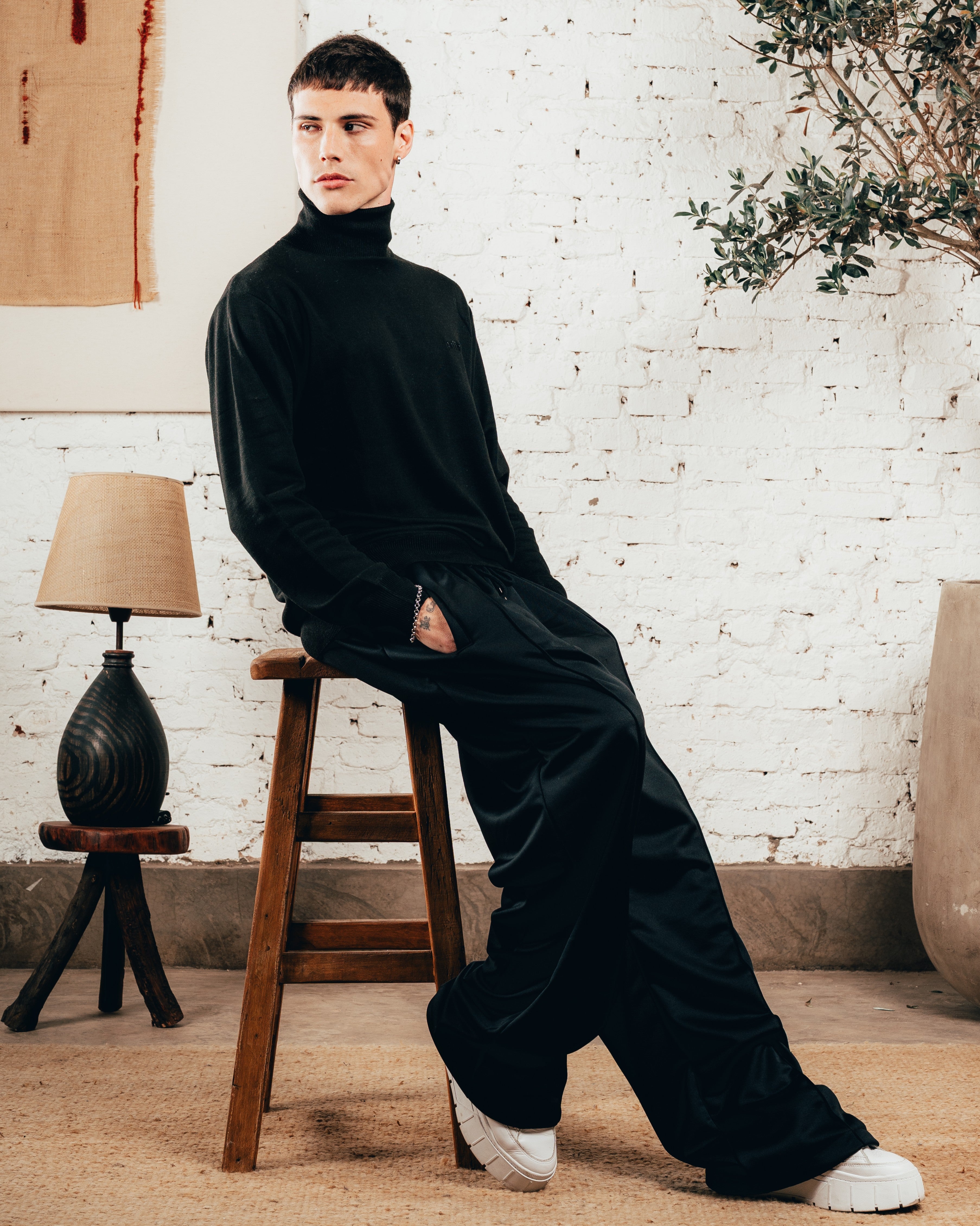POLERA DE LANILLA [ PRIMARI ] NECK BLACK