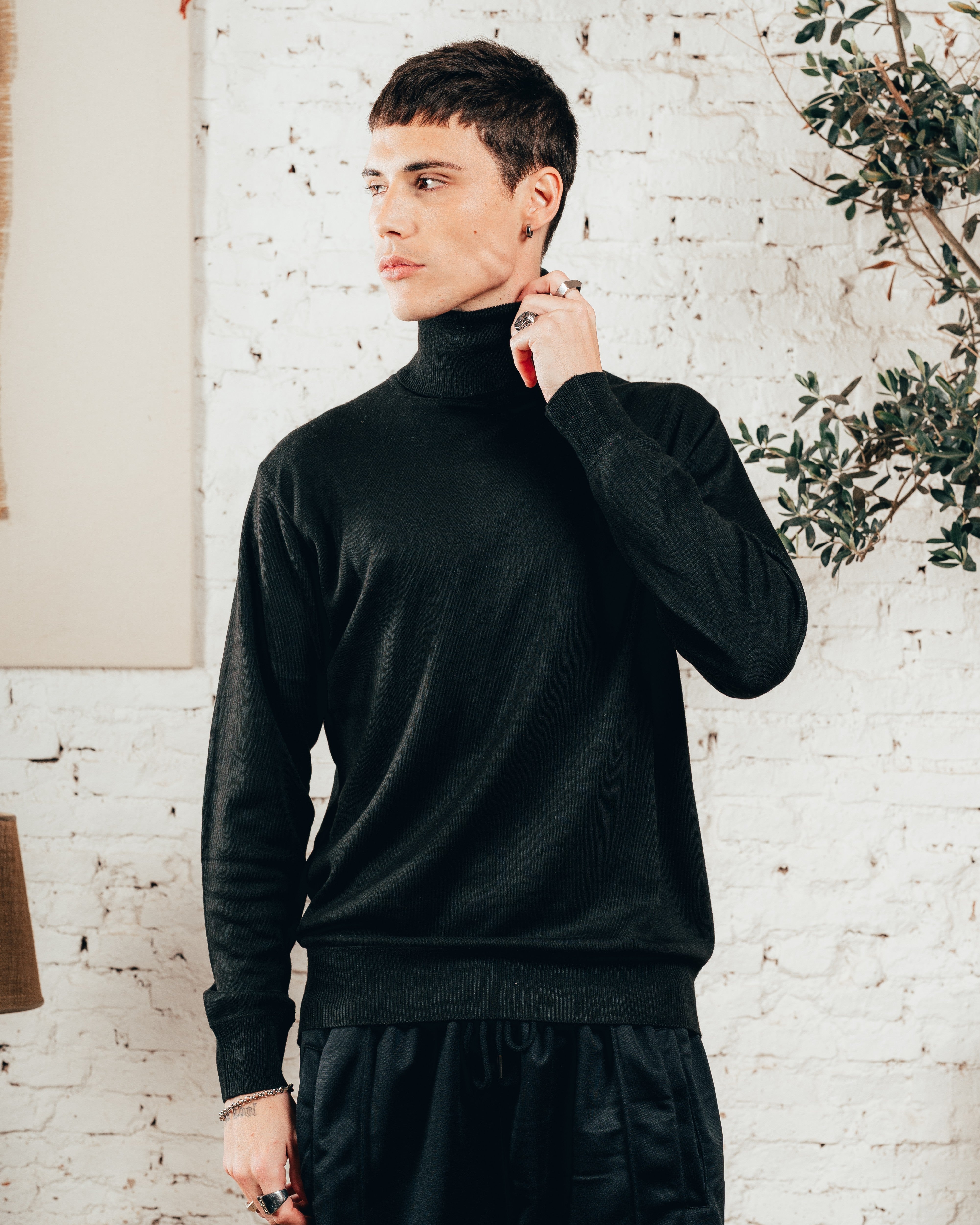 POLERA DE LANILLA [ PRIMARI ] NECK BLACK