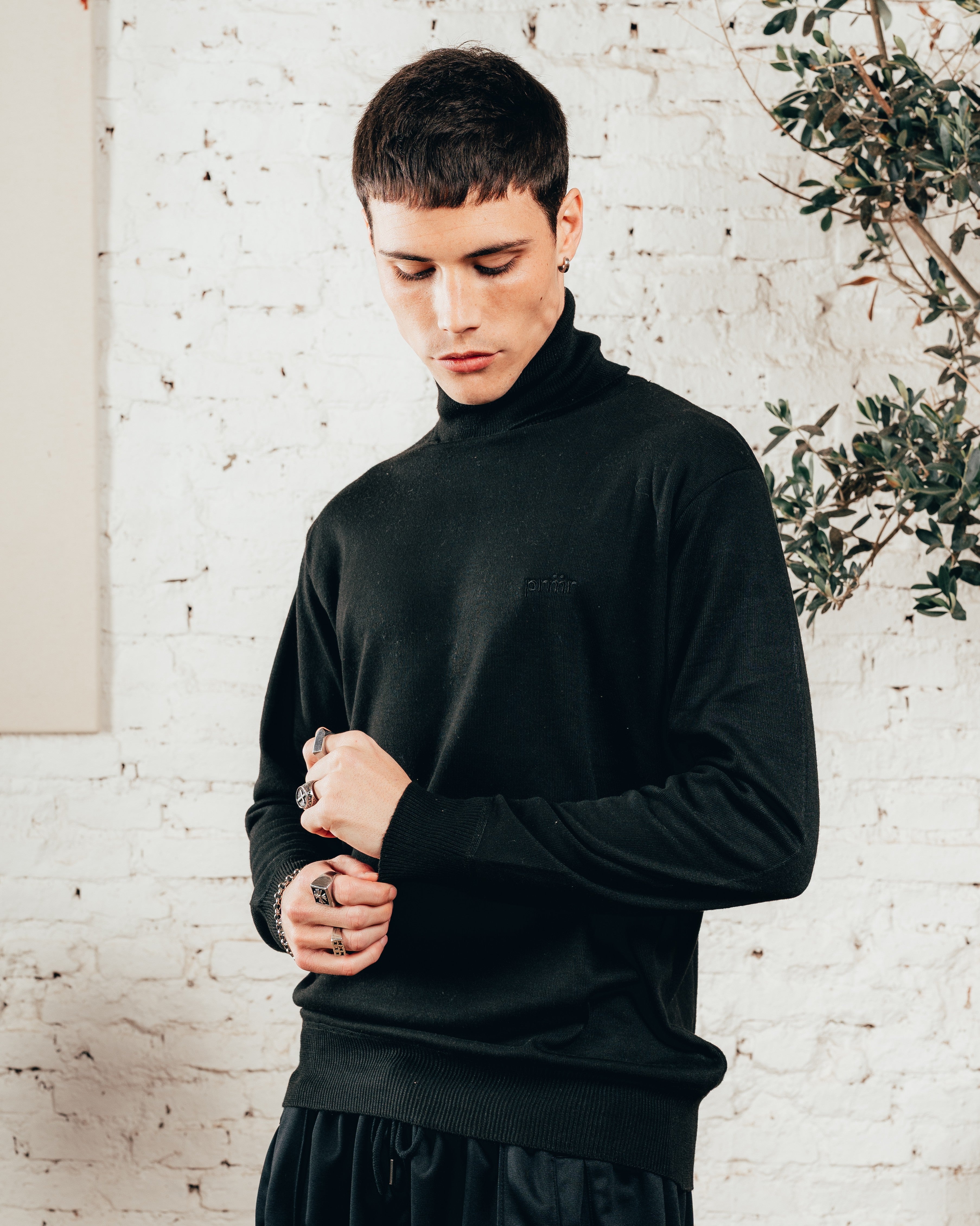 POLERA DE LANILLA [ PRIMARI ] NECK BLACK