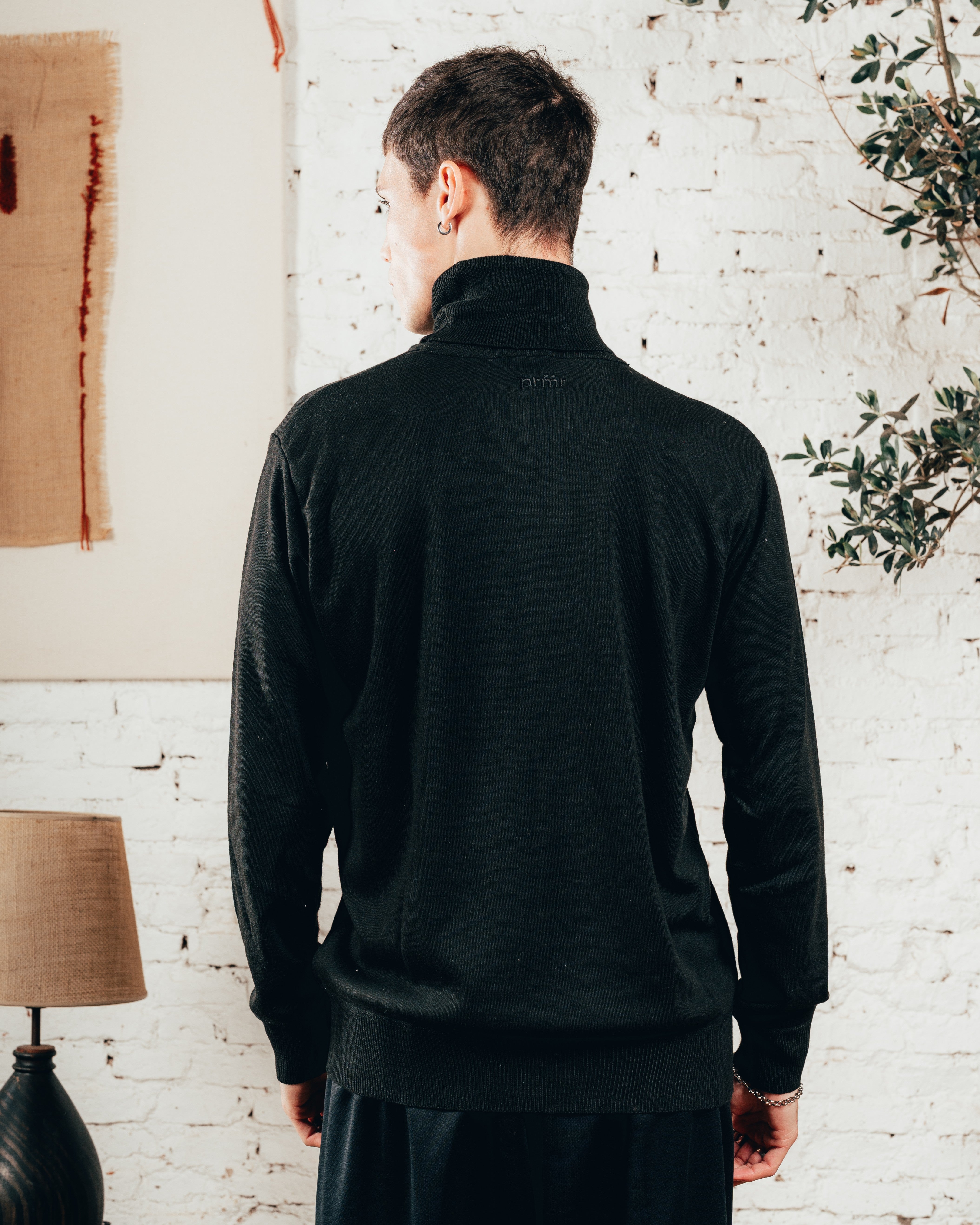 POLERA DE LANILLA [ PRIMARI ] NECK BLACK