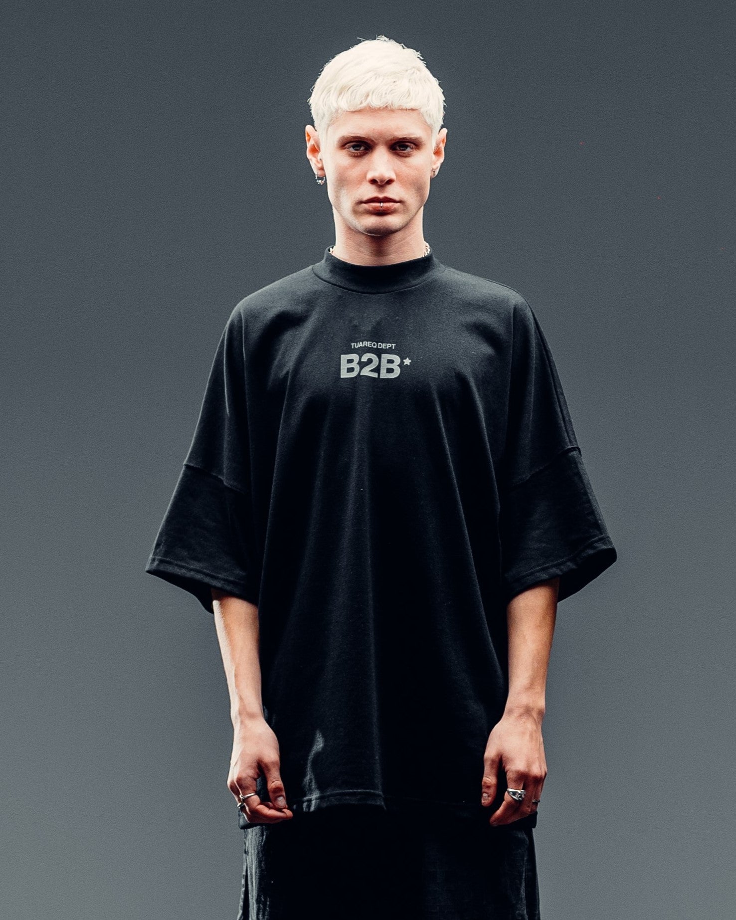 REMERA OVERSIZED [ B2B ] LOGO BLACK