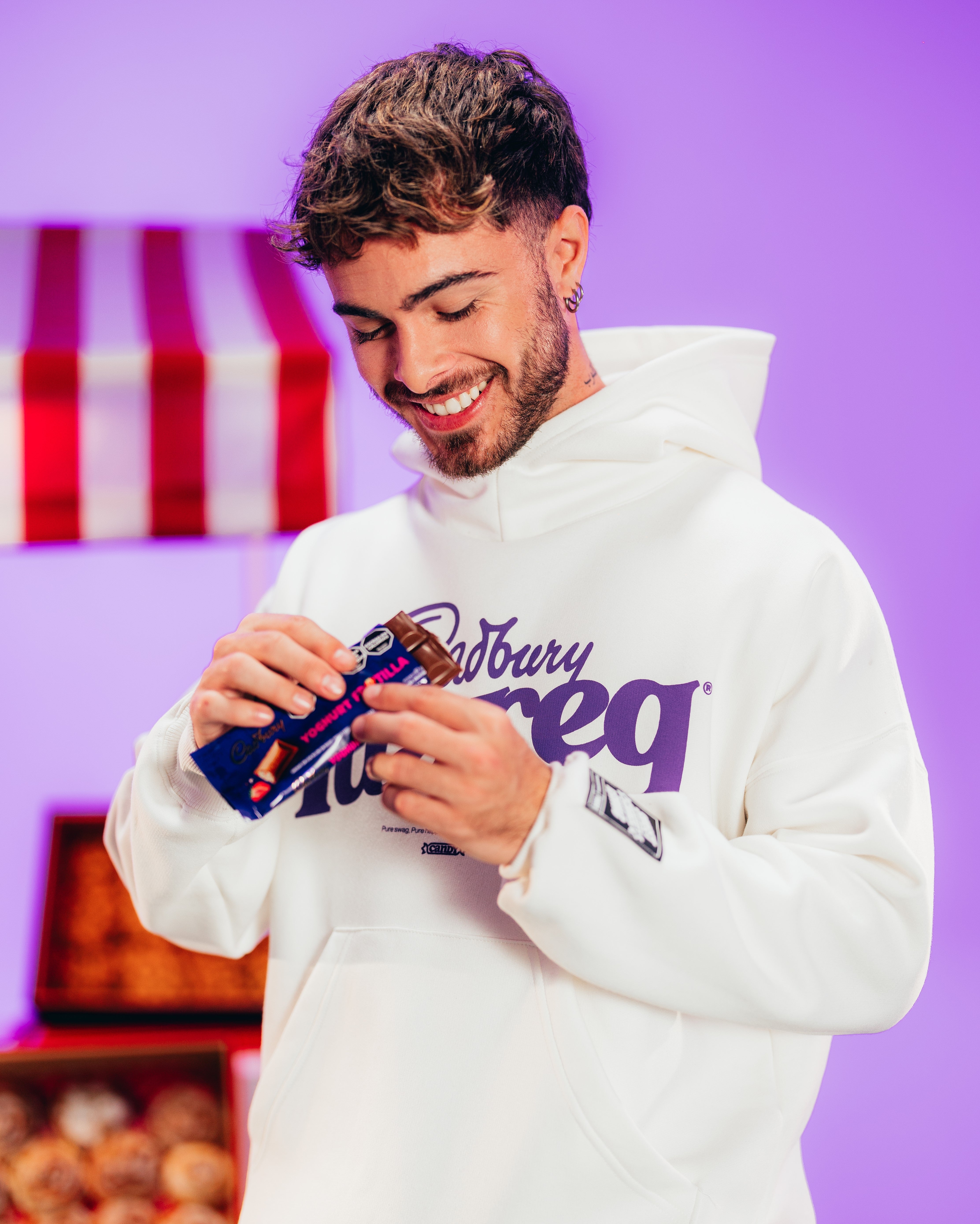 HOODIE PESADO [ CADBURY ] BLANCO NIEVE