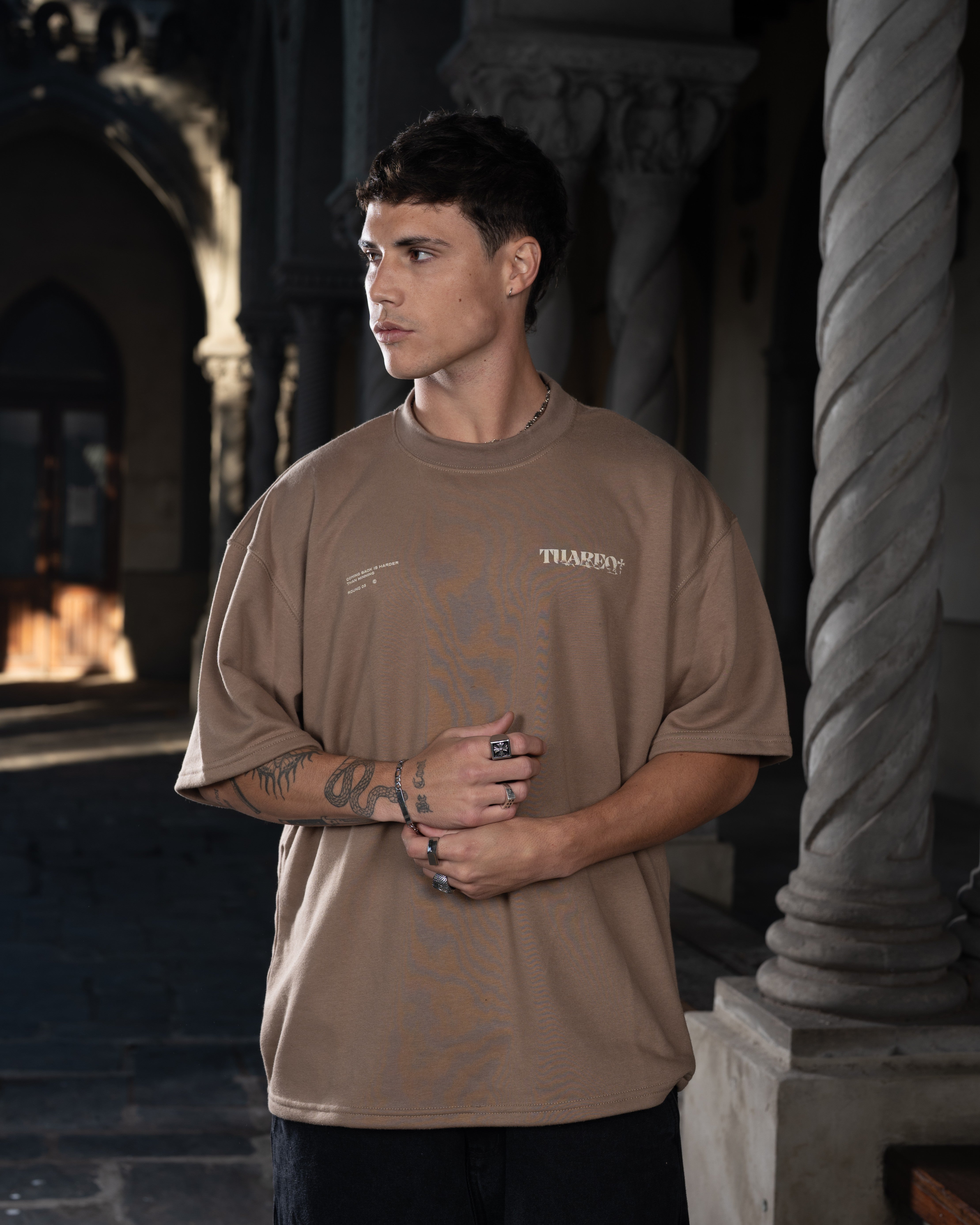 REMERA OVERSIZED [ WARRIOR ] CROWN BROWN