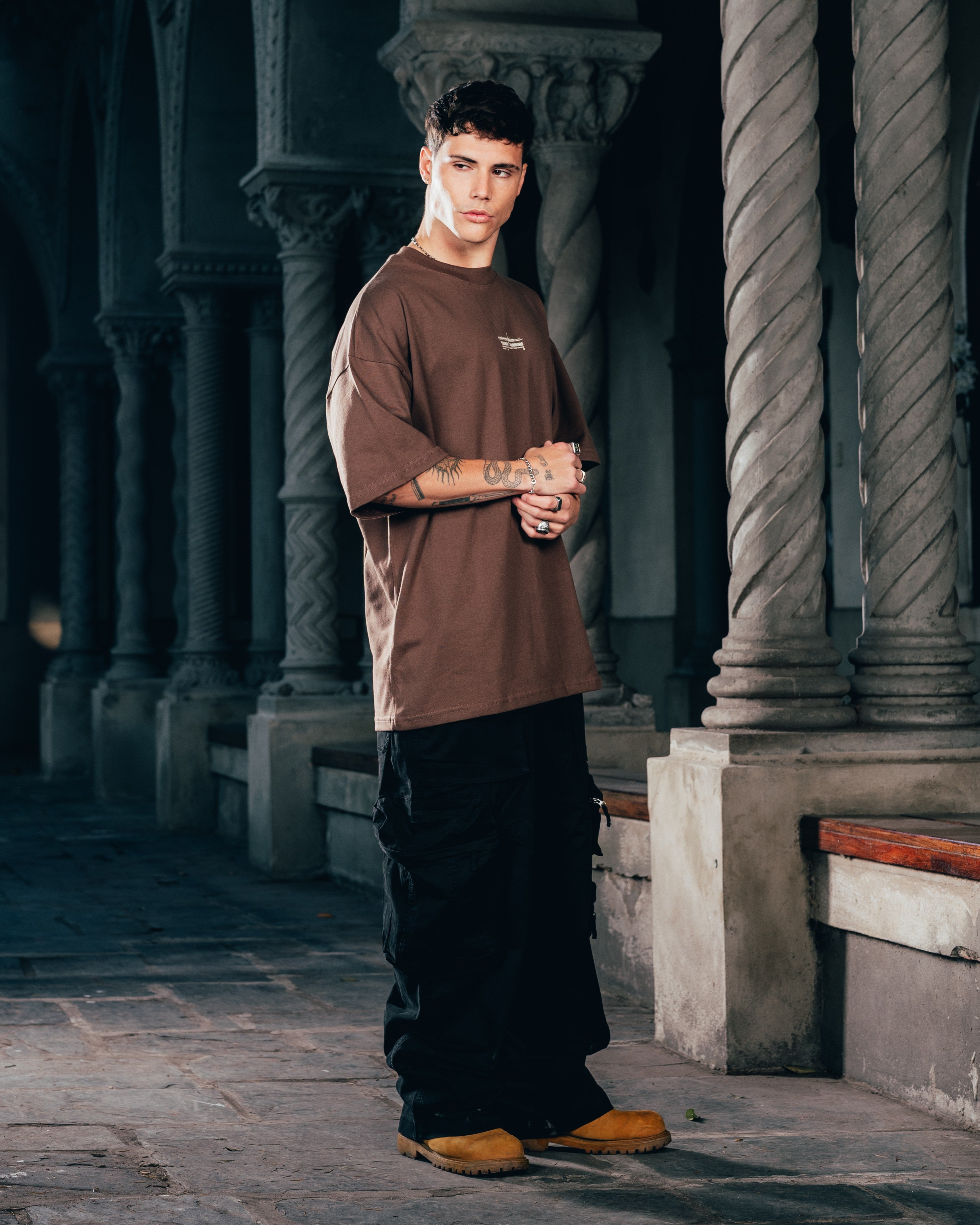 REMERA OVERSIZED [ WARRIOR ] DAGGER CHOCOLATE