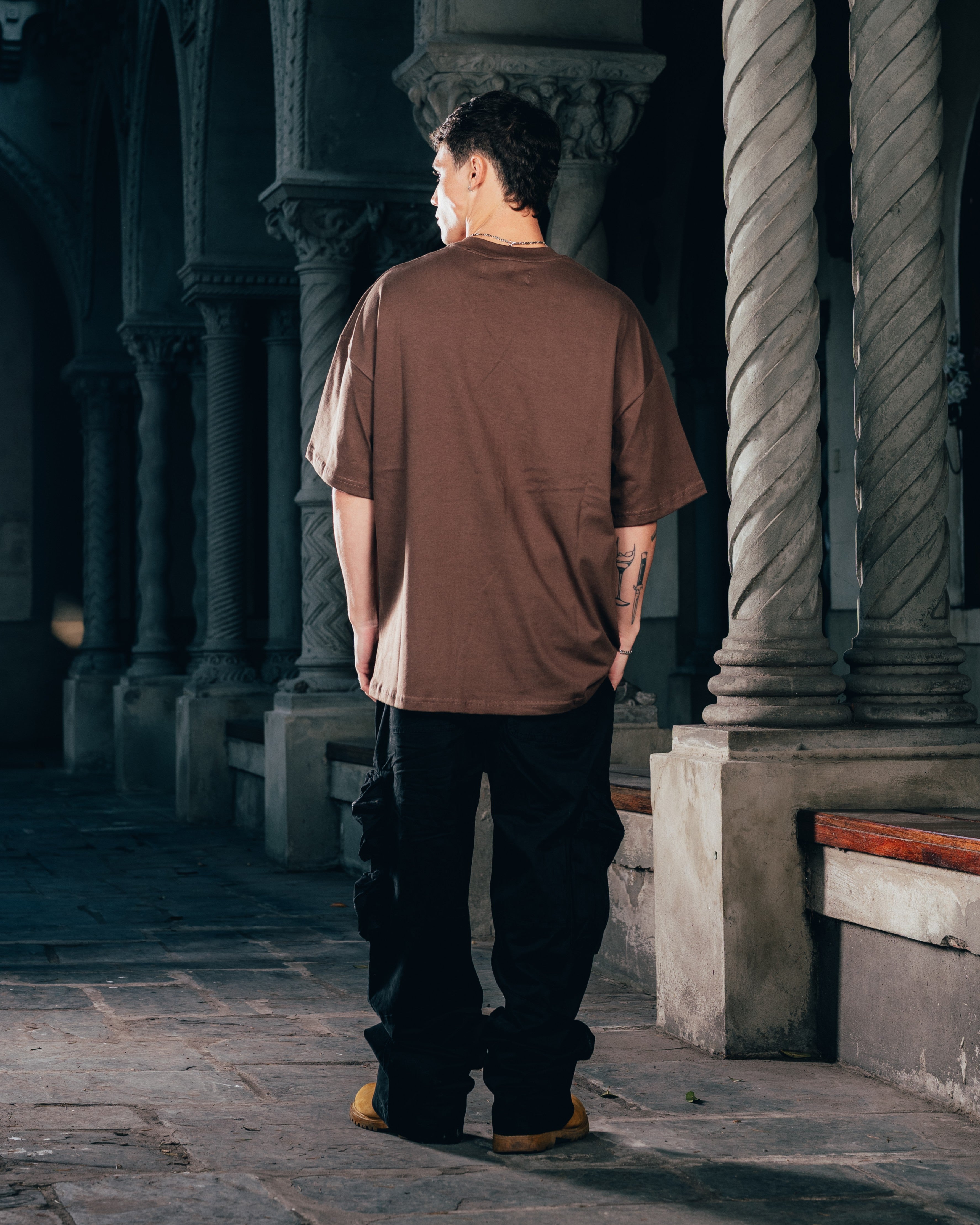 REMERA OVERSIZED [ WARRIOR ] DAGGER CHOCOLATE